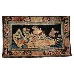 Tapis chinois Ningxia de la fin des années 1800 avec un motif pictural de forêt et de montagnes