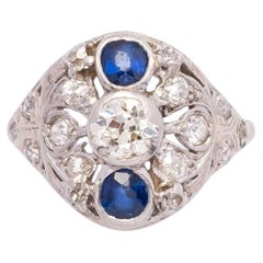 Art-Déco-Platinring mit Altschliff-Diamanten und Saphiren aus den frühen 1900er Jahren