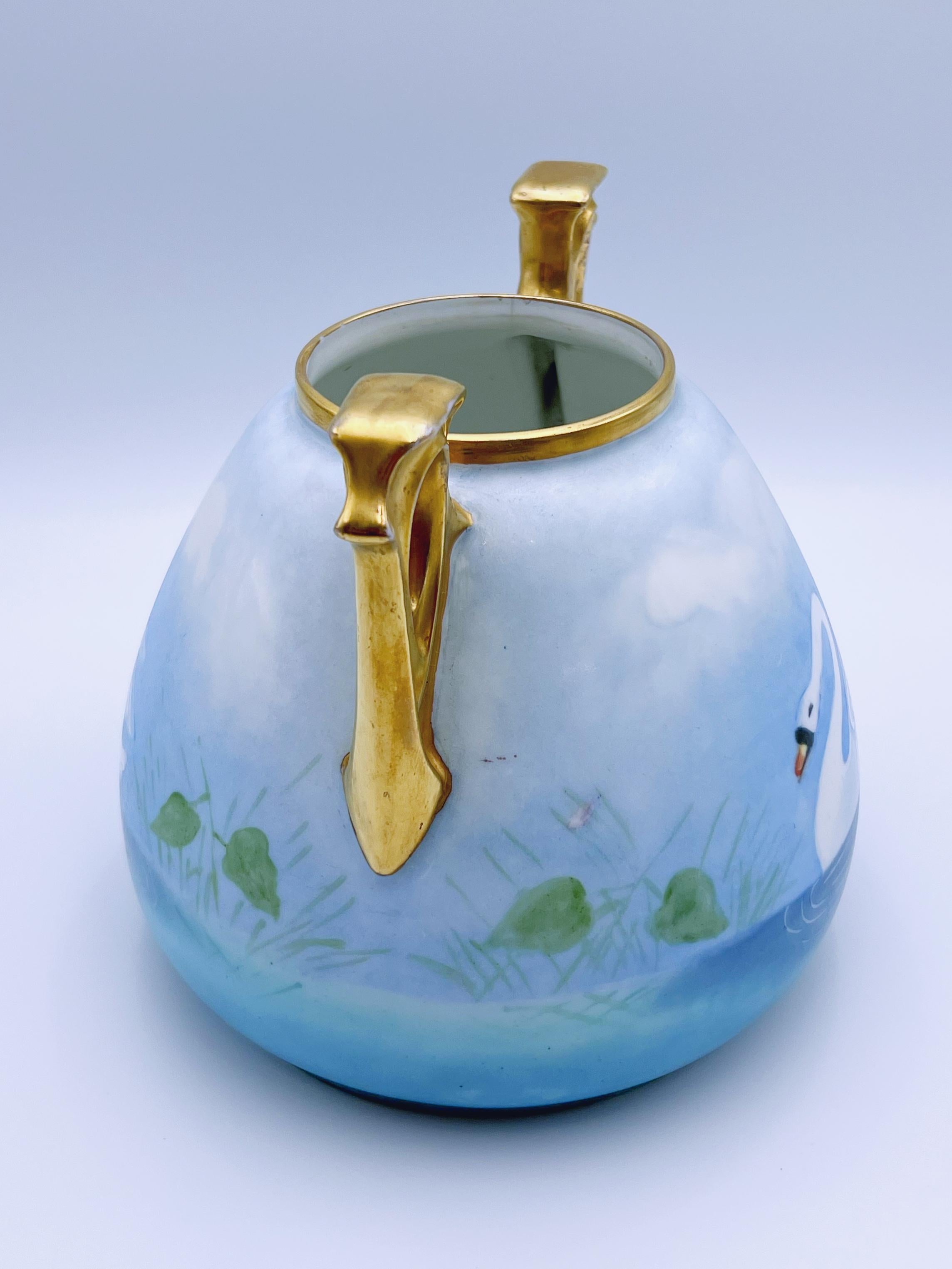 Dipinto a mano Vaso a urna ART NOUVEAU dei primi del '900 con manico dorato in vendita
