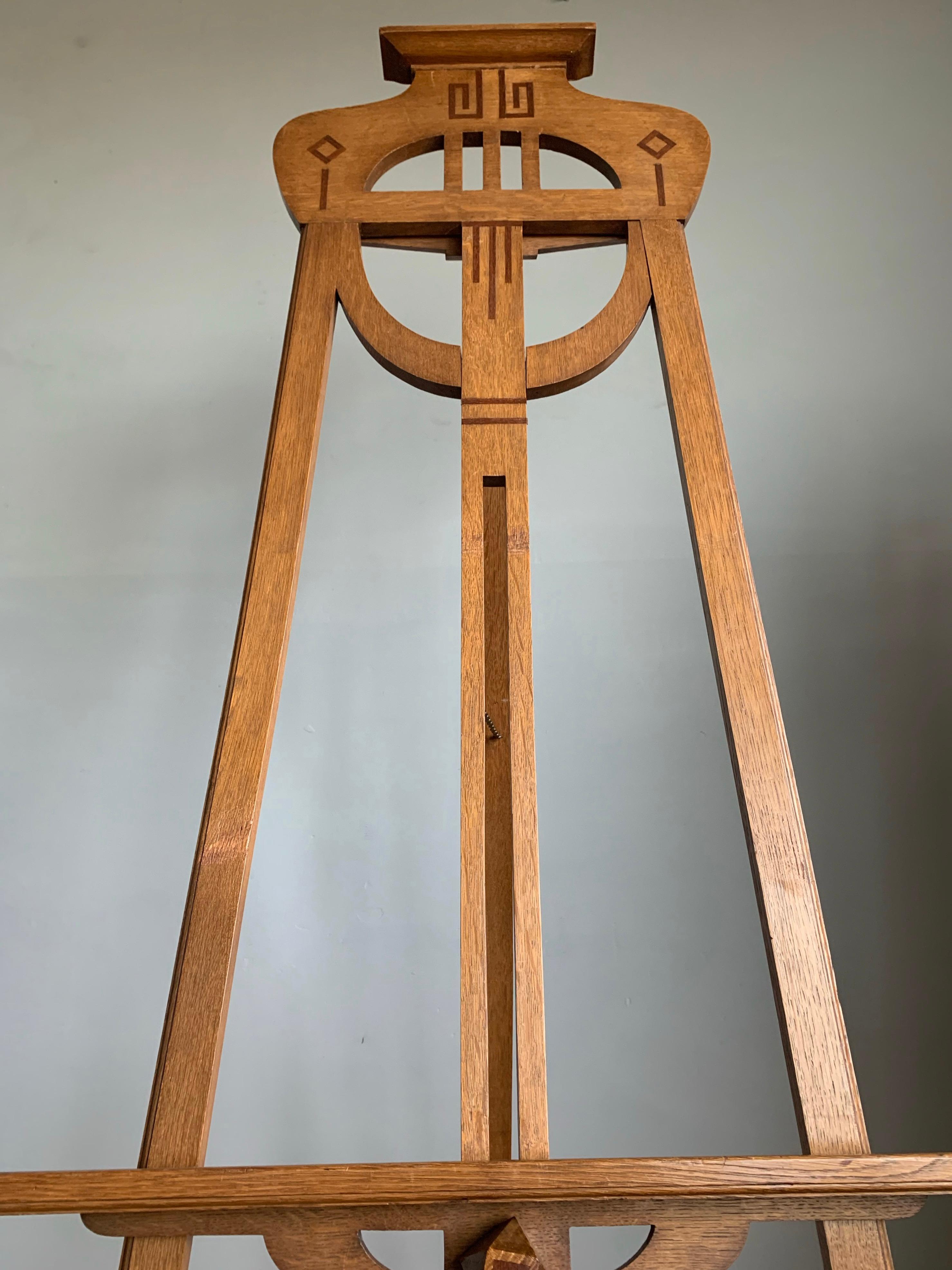 gallery floor easel