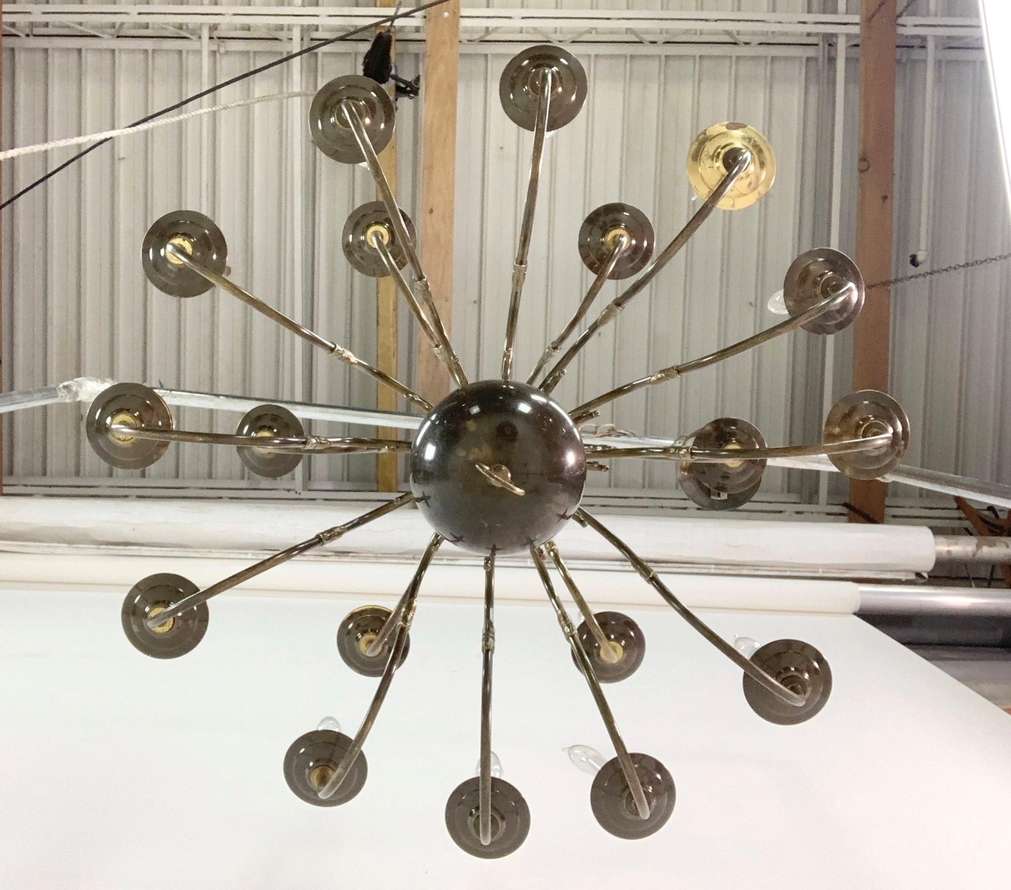 Early 1900s Brass Williamsburg Style Chandelier with 18 Arms and Lights 2