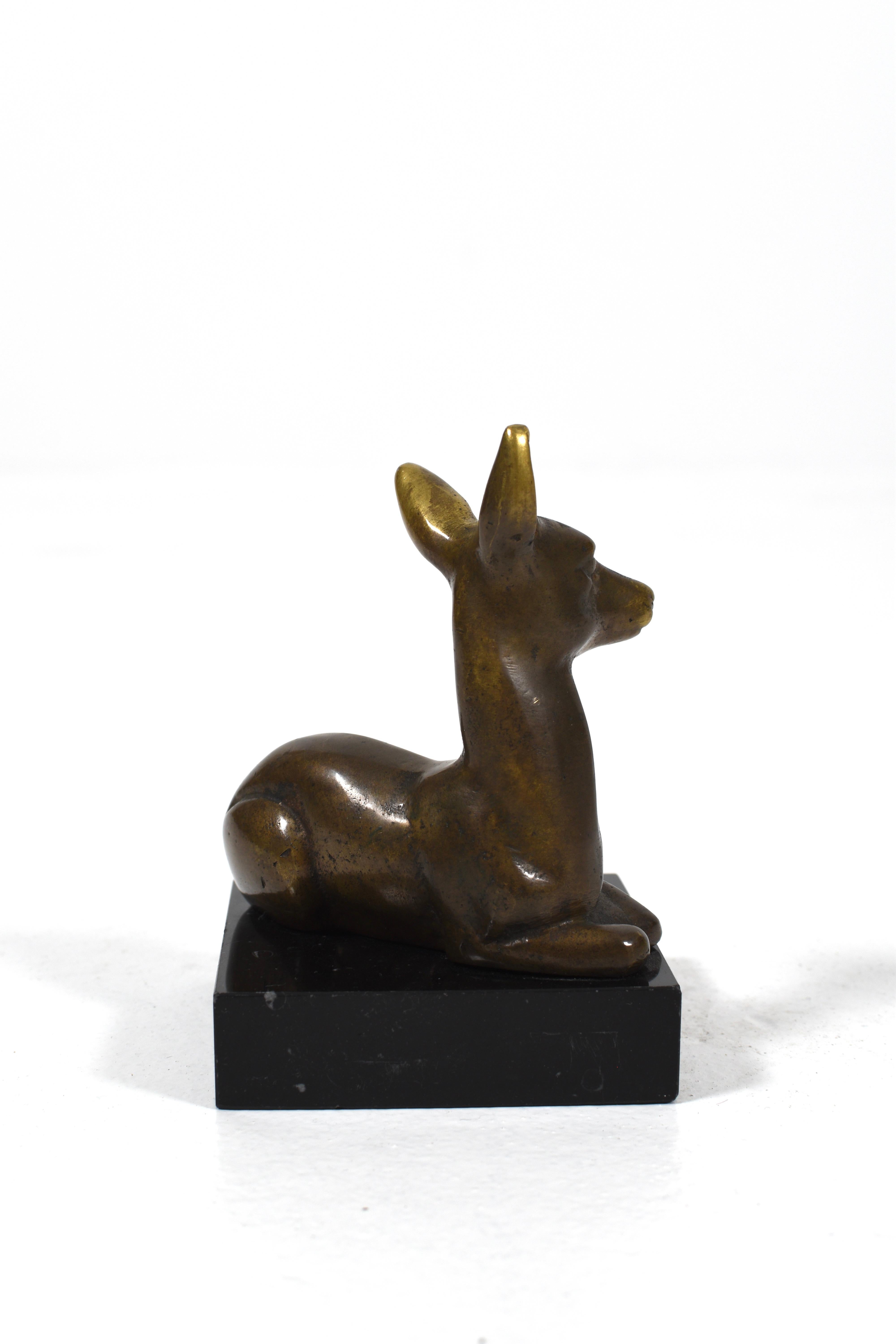 Escultura de ciervo de bronce de principios de 1900 sobre base de piedra negra, Art Decó, Art Nouveau Desconocido en venta