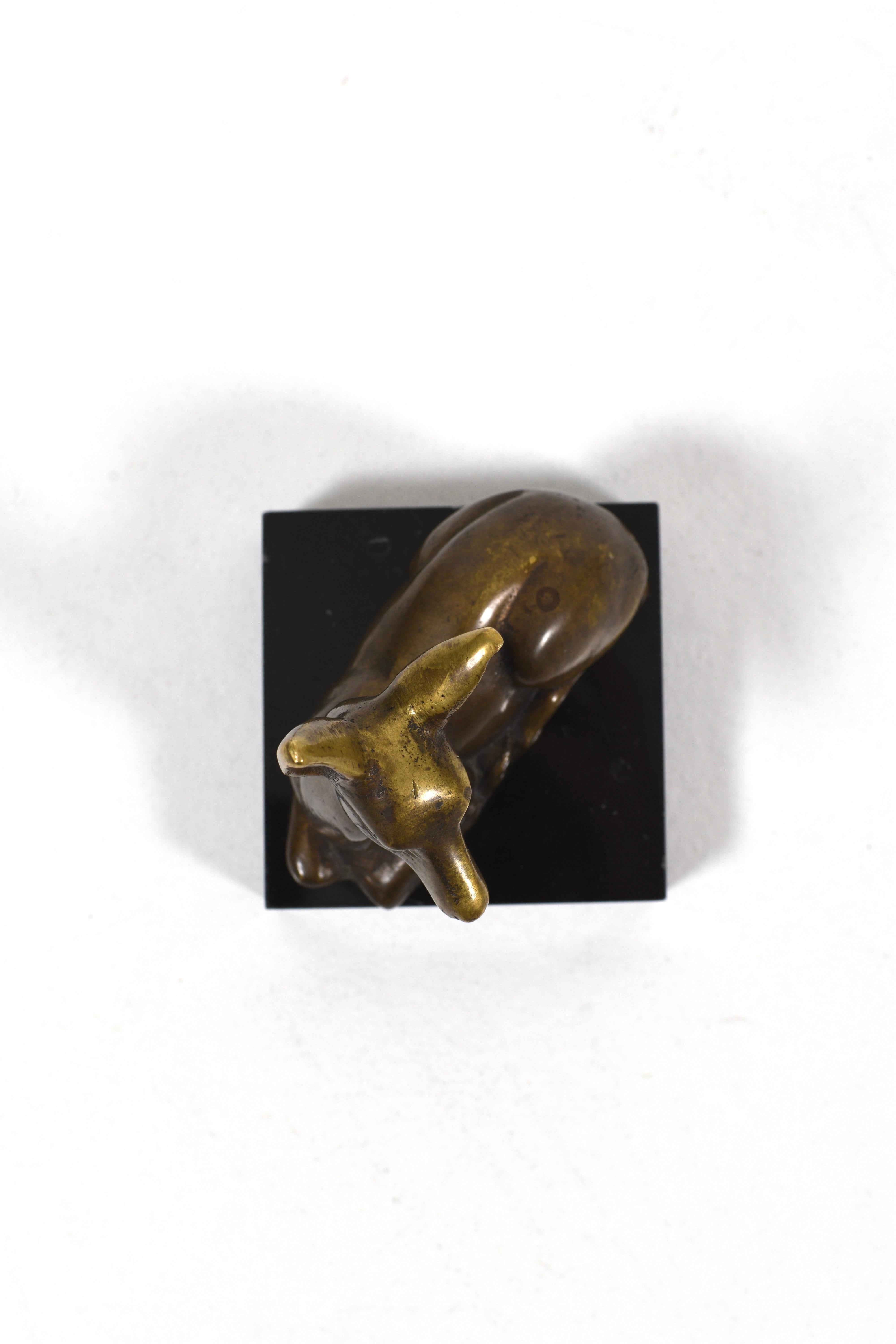 Escultura de ciervo de bronce de principios de 1900 sobre base de piedra negra, Art Decó, Art Nouveau Piedra en venta