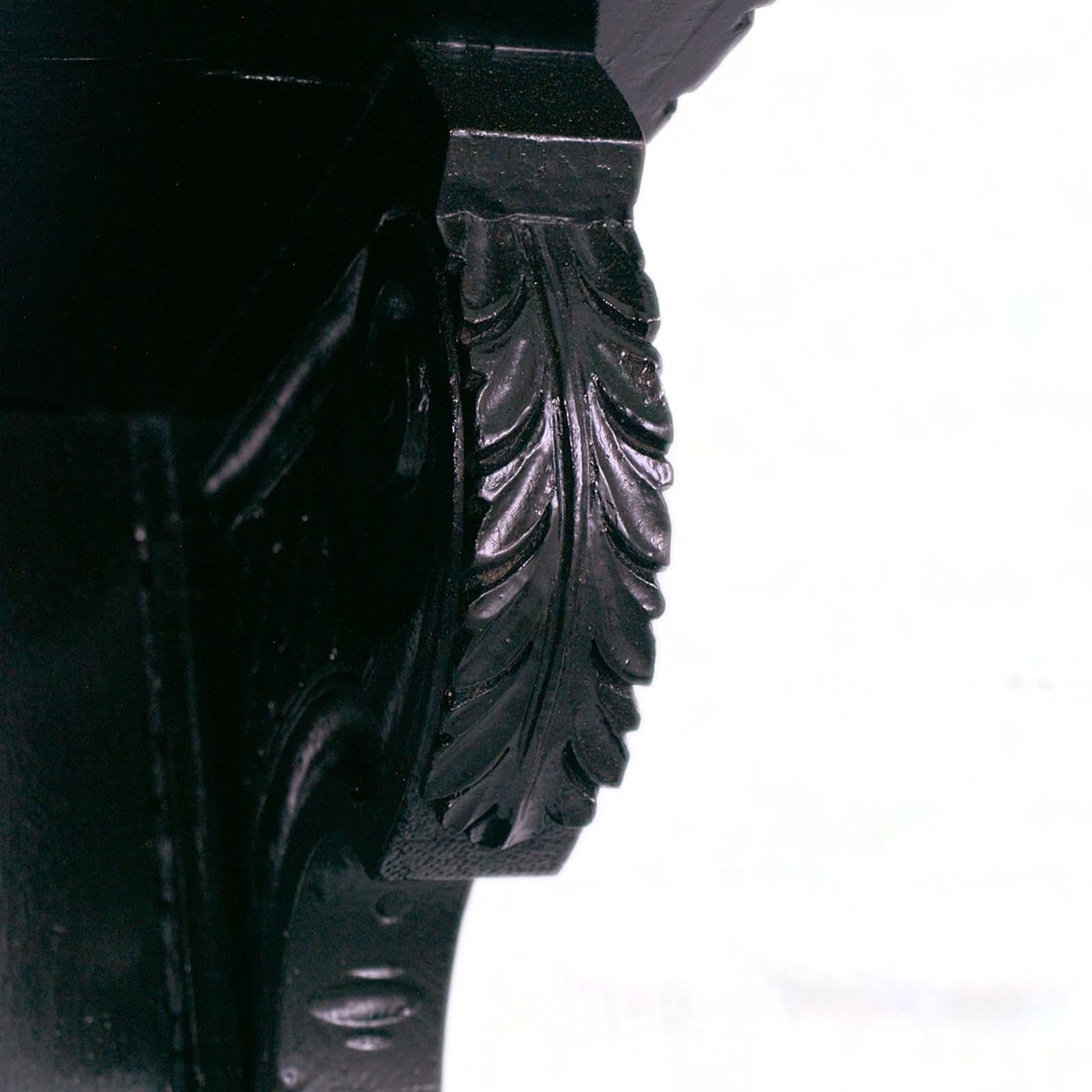 Néo-Renaissance Noyer ébénisé sculpté du début des années 1900, par Dini & Puccini, Cascina, Toscane, Italie en vente