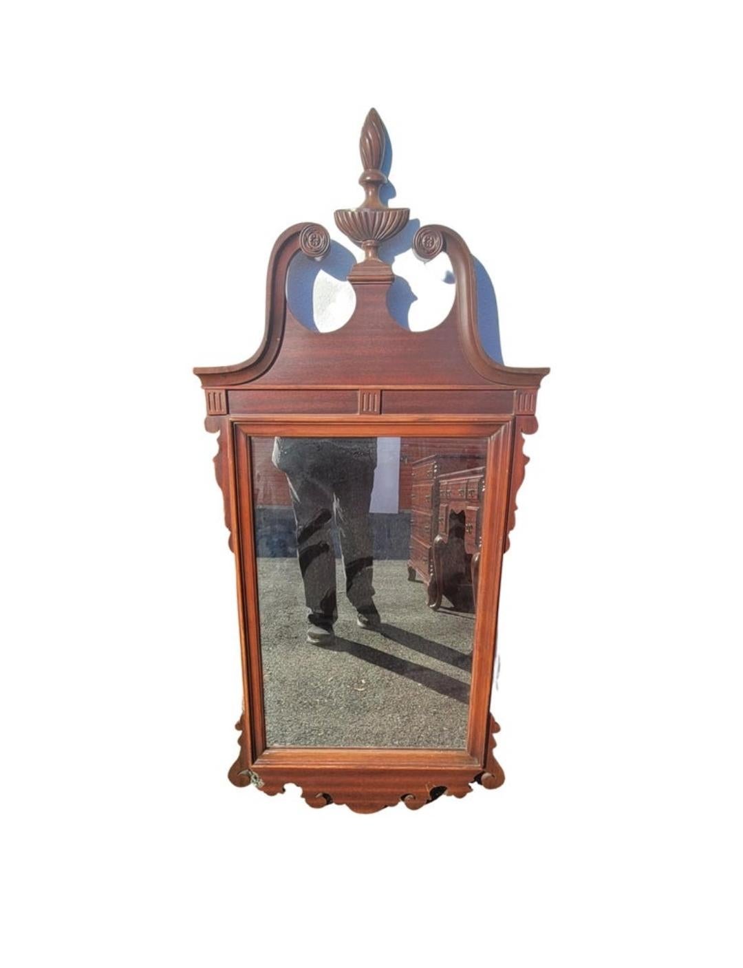 Early 1900's Chippendale Mahogany Dressing Desk Vanity with Mirror In Good Condition For Sale In Germantown, MD