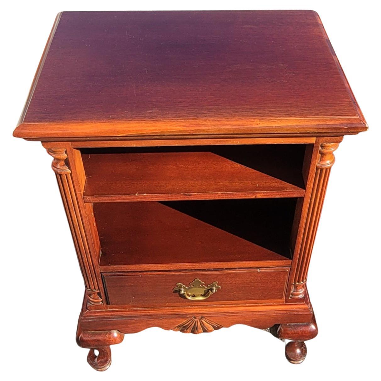 American Early 1900's Chippendale Mahogany Tiered One-Drawer Bedside Table Nihghstand For Sale