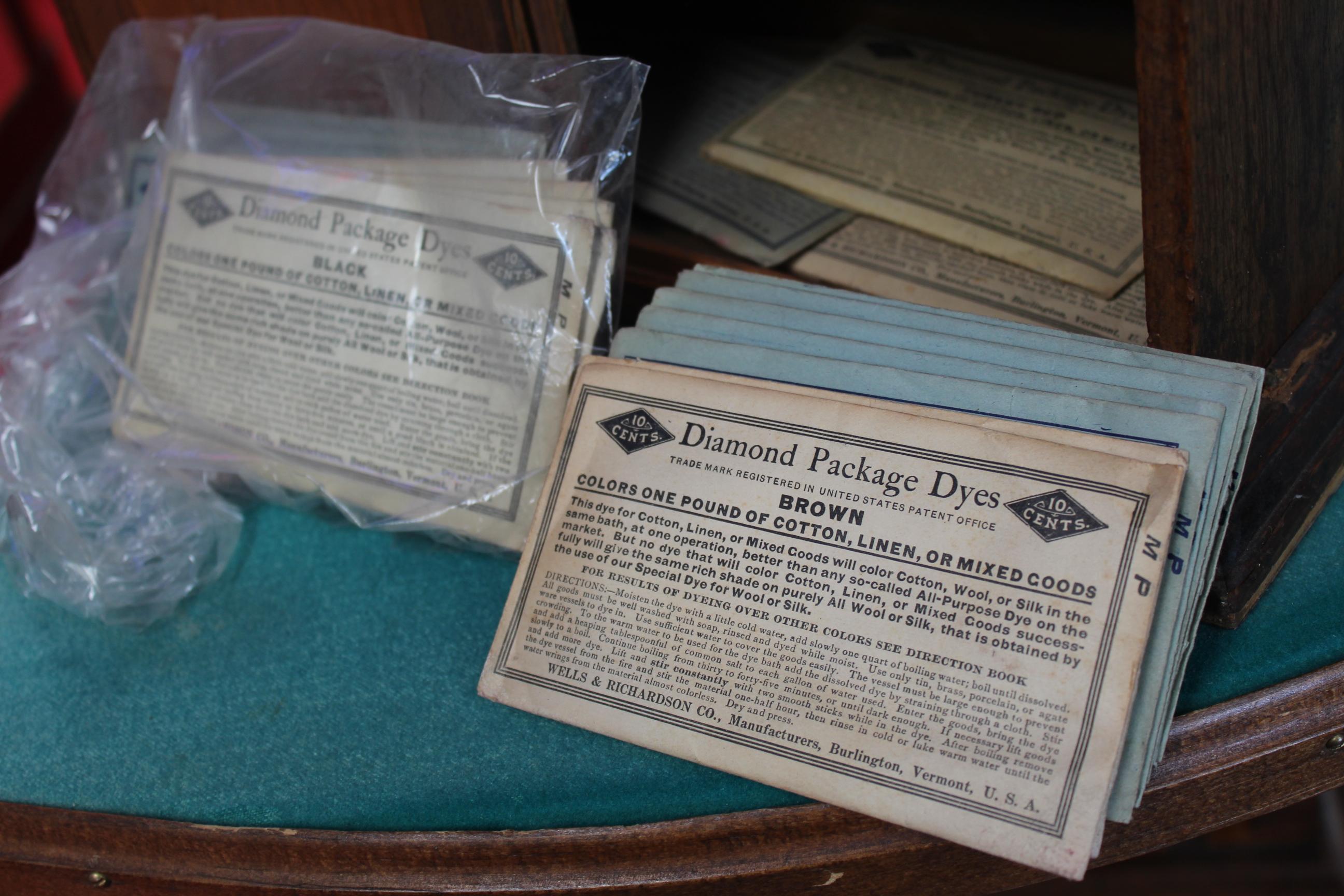 Early 1900s Diamond Dyes 'Baby' Lithograph Display Cabinet For Sale 5