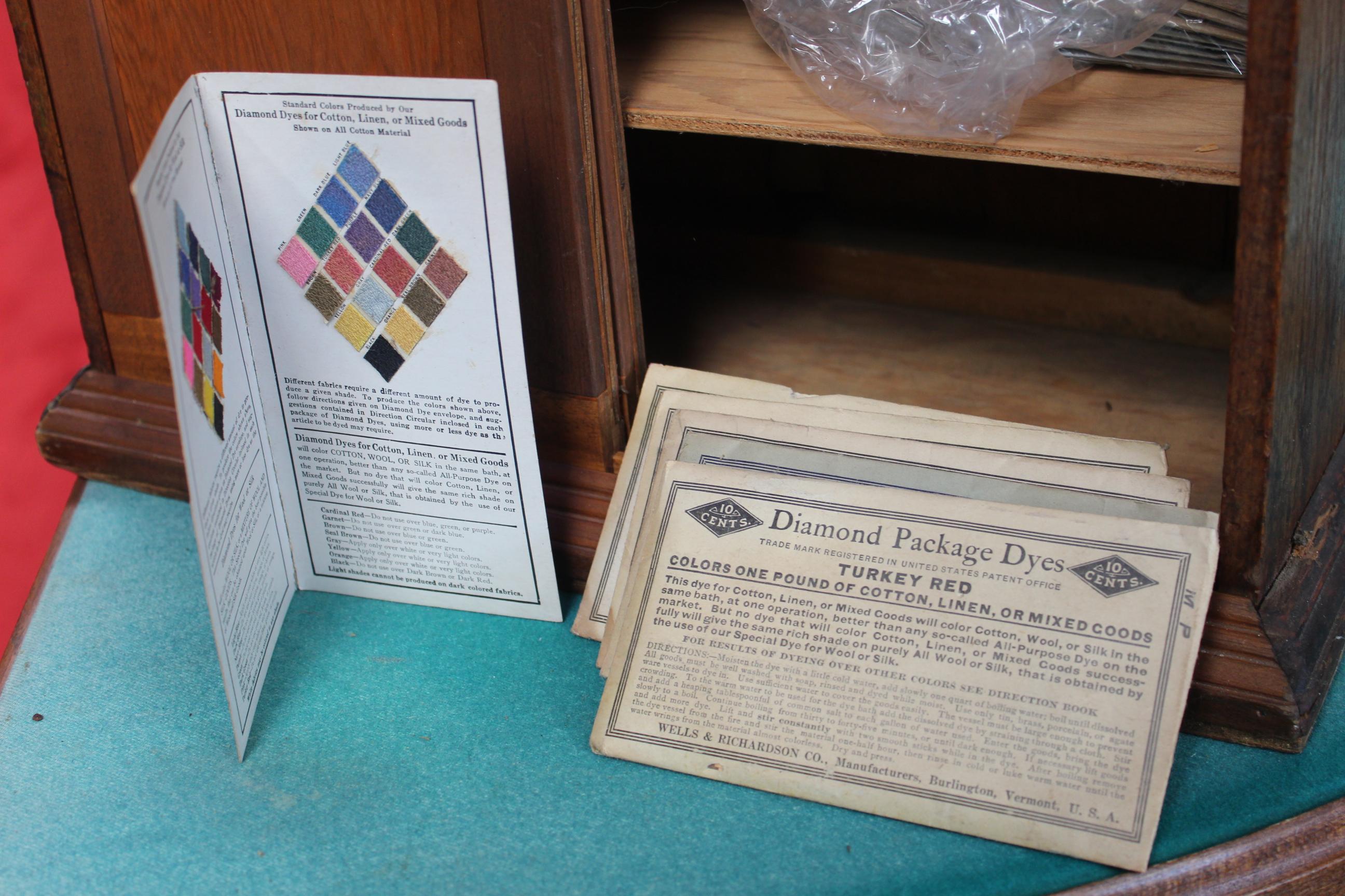 Early 1900s Diamond Dyes 'Baby' Lithograph Display Cabinet For Sale 6