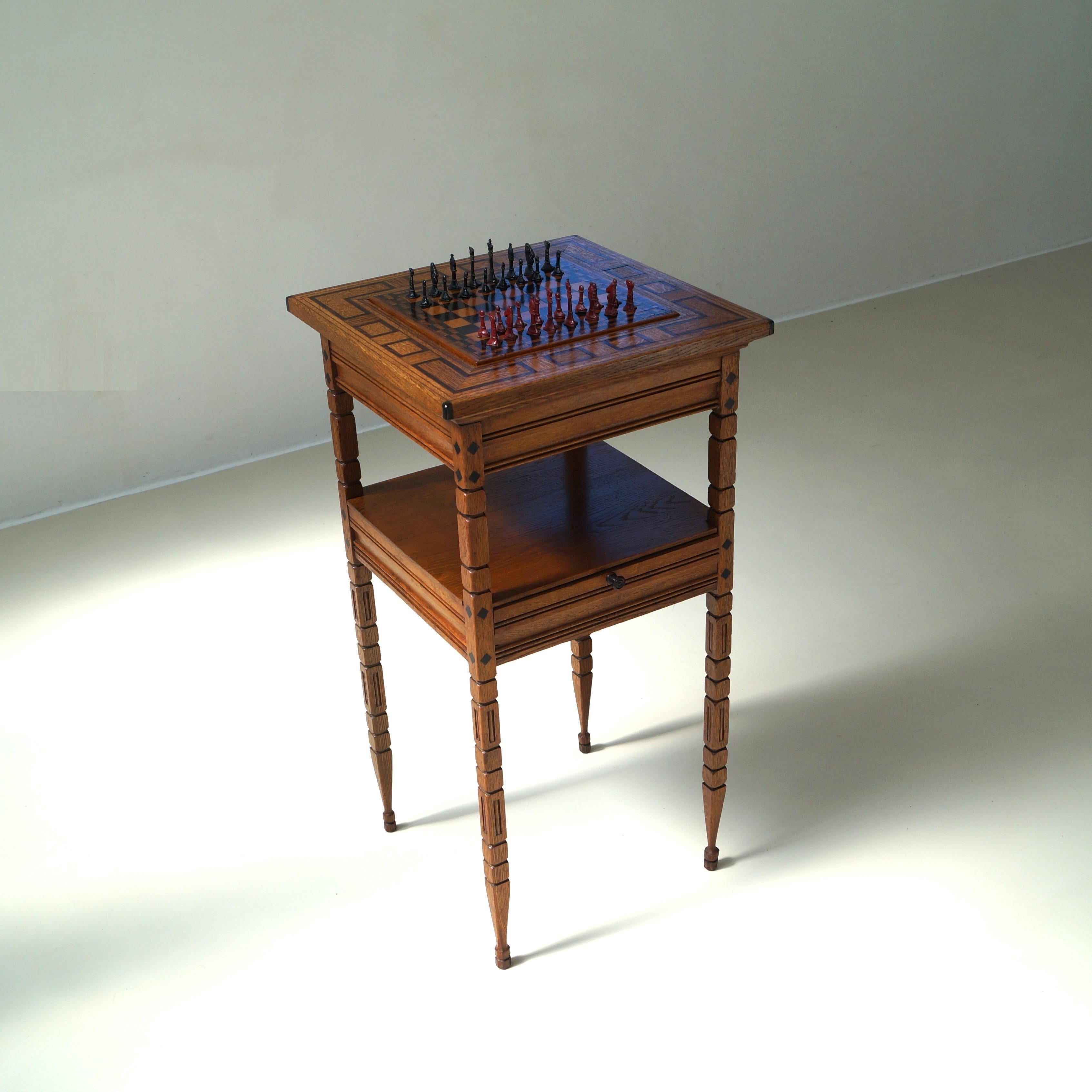 Niederländischer 'Nieuwe Kunst'-Schachtisch, Satz von 33 Stück, Anfang 1900 3