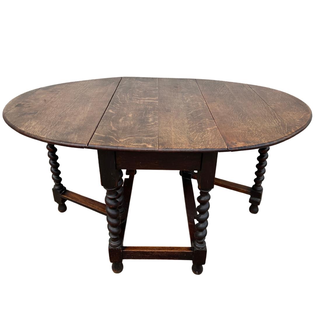 Early 1900s English Oak Gateleg Table In Good Condition For Sale In Alpharetta, GA