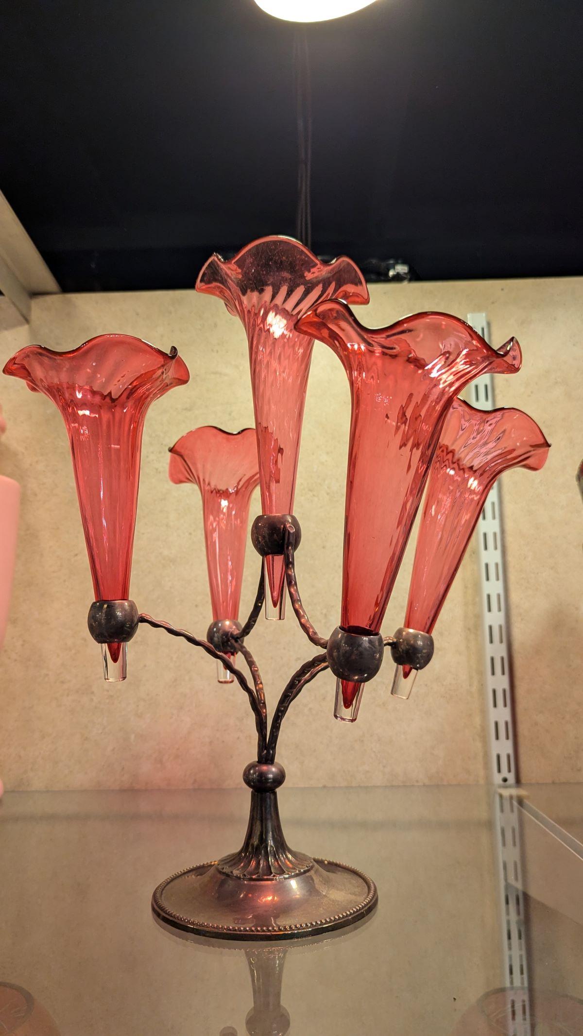Frühe 1900er Jahre Englisch Silberplatte Cranberry Epergne (Spätviktorianisch) im Angebot