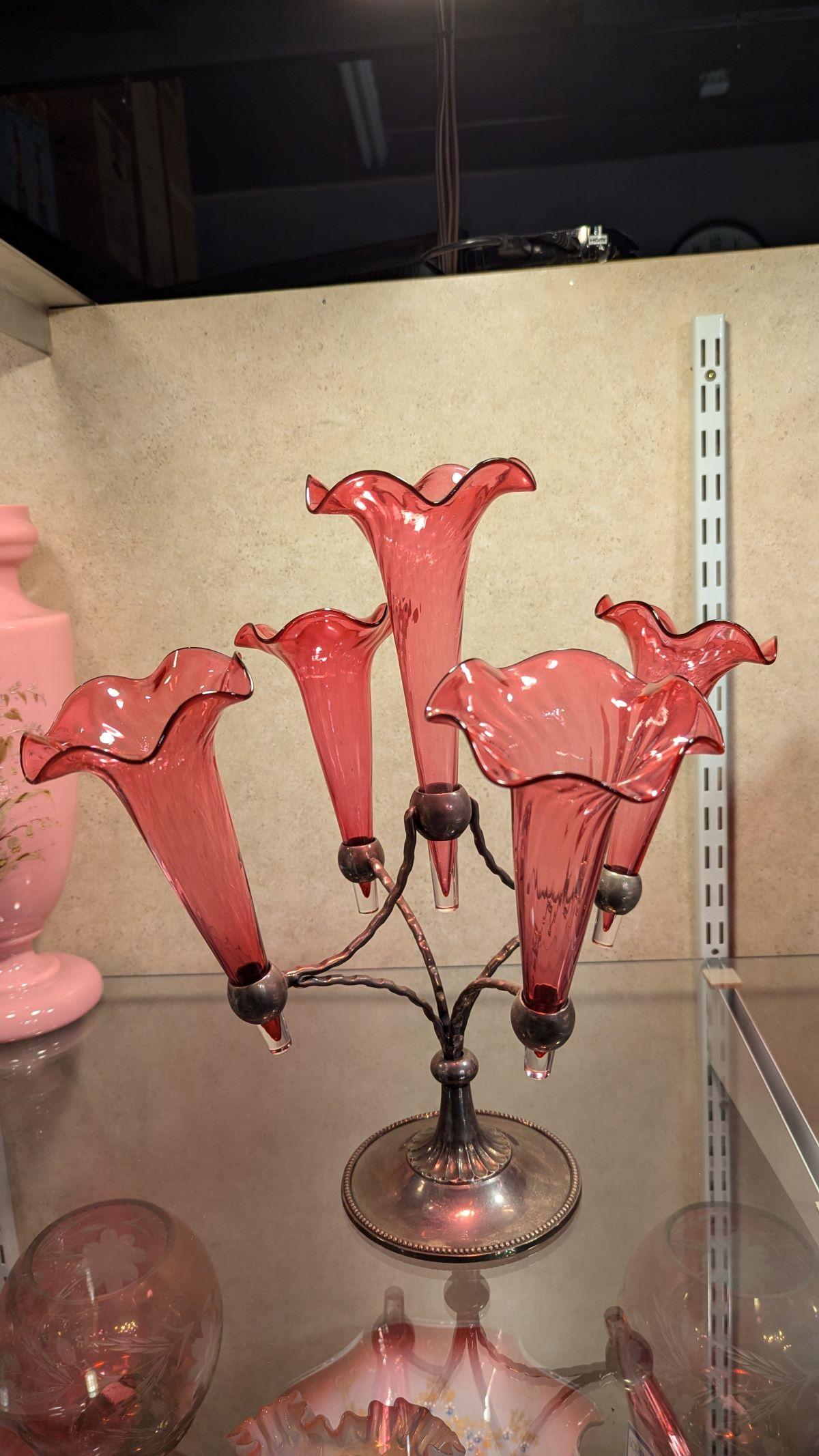 Frühe 1900er Jahre Englisch Silberplatte Cranberry Epergne (20. Jahrhundert) im Angebot
