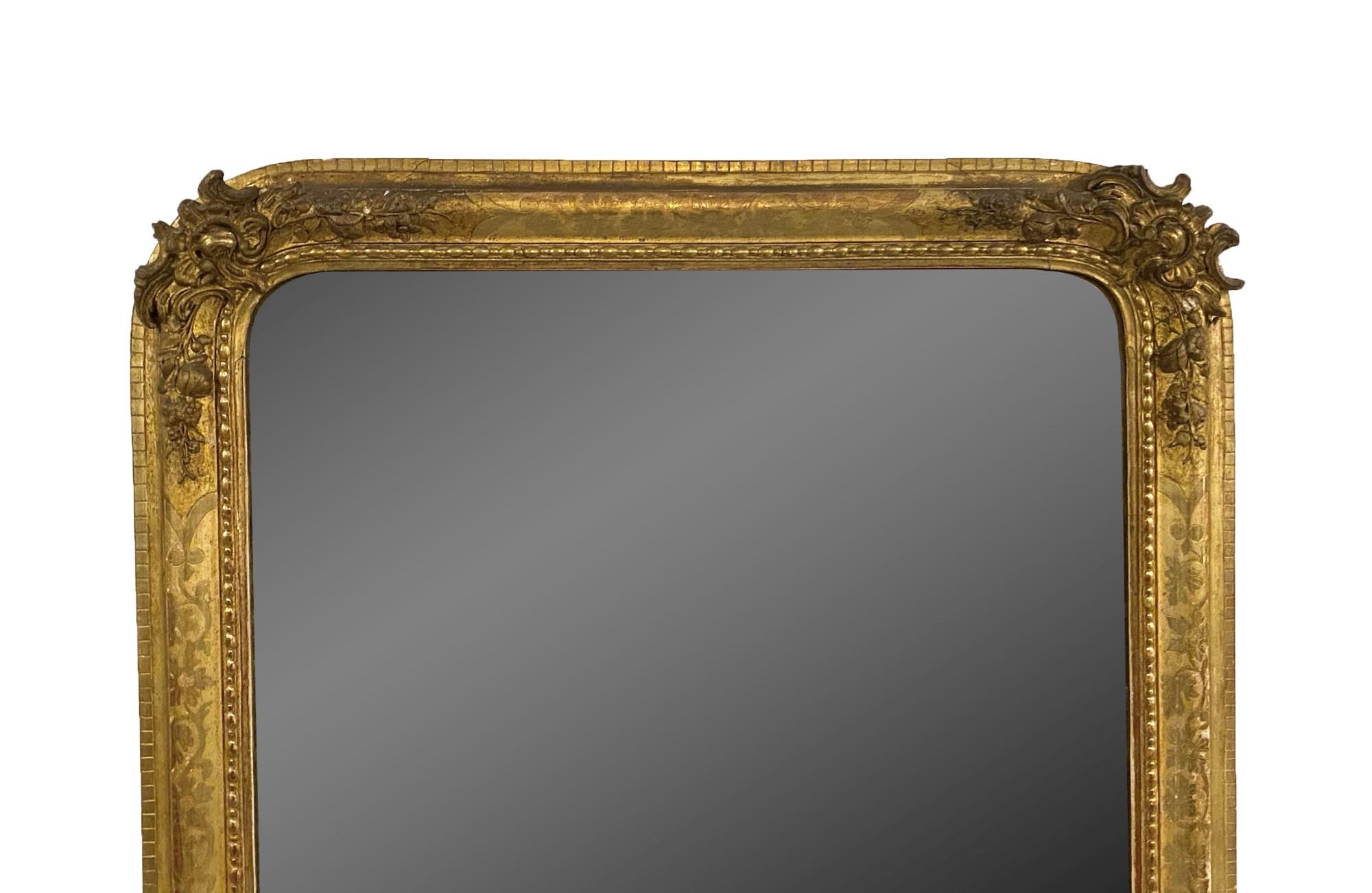 Early 1900s European Gesso and Hand Carved Gilt Floral Wood Mirror In Good Condition In New York, NY
