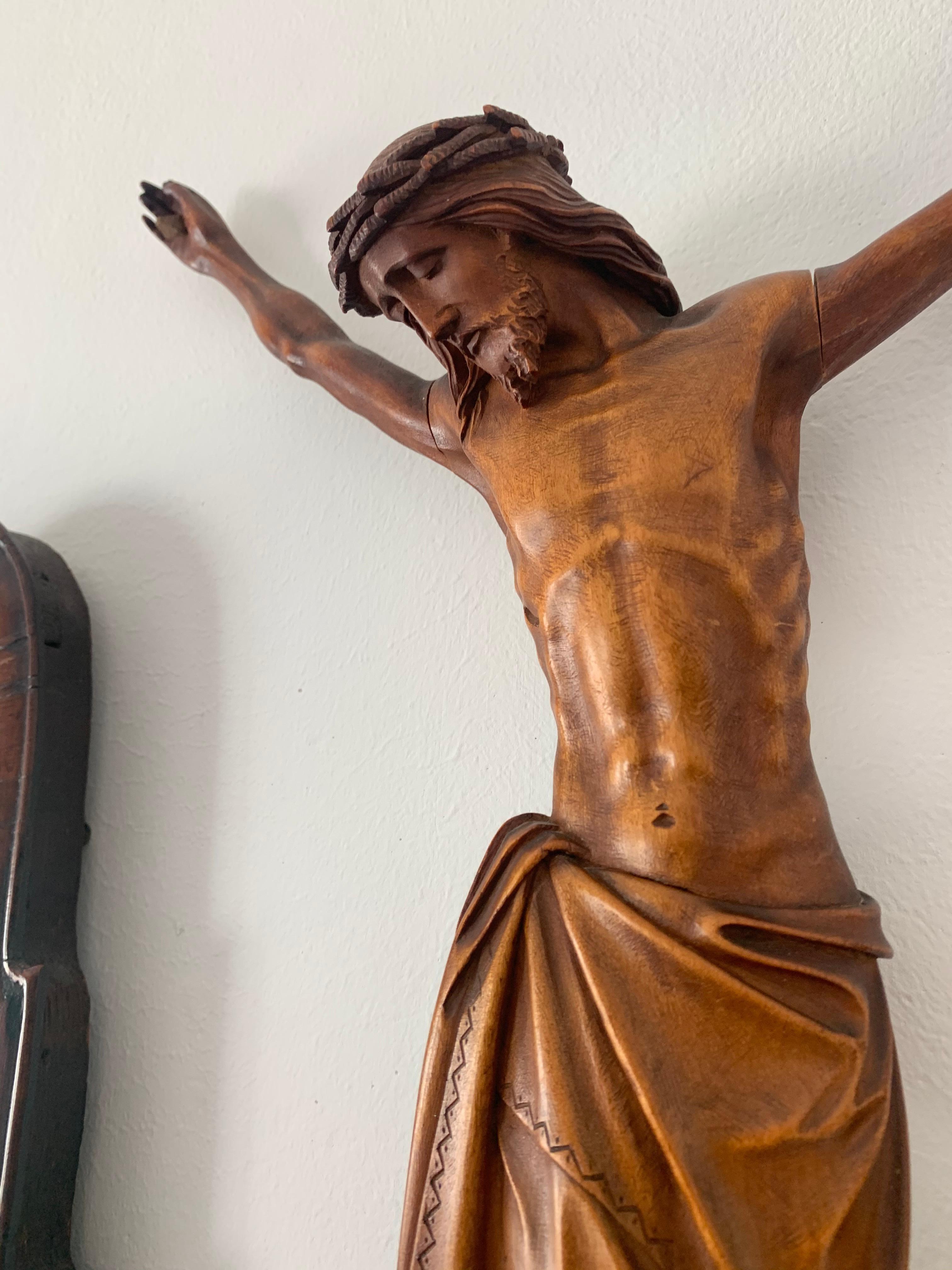 Early 1900s Finest Handcarved Wood Corpus of Christ Sculpture for Wall Mounting 8