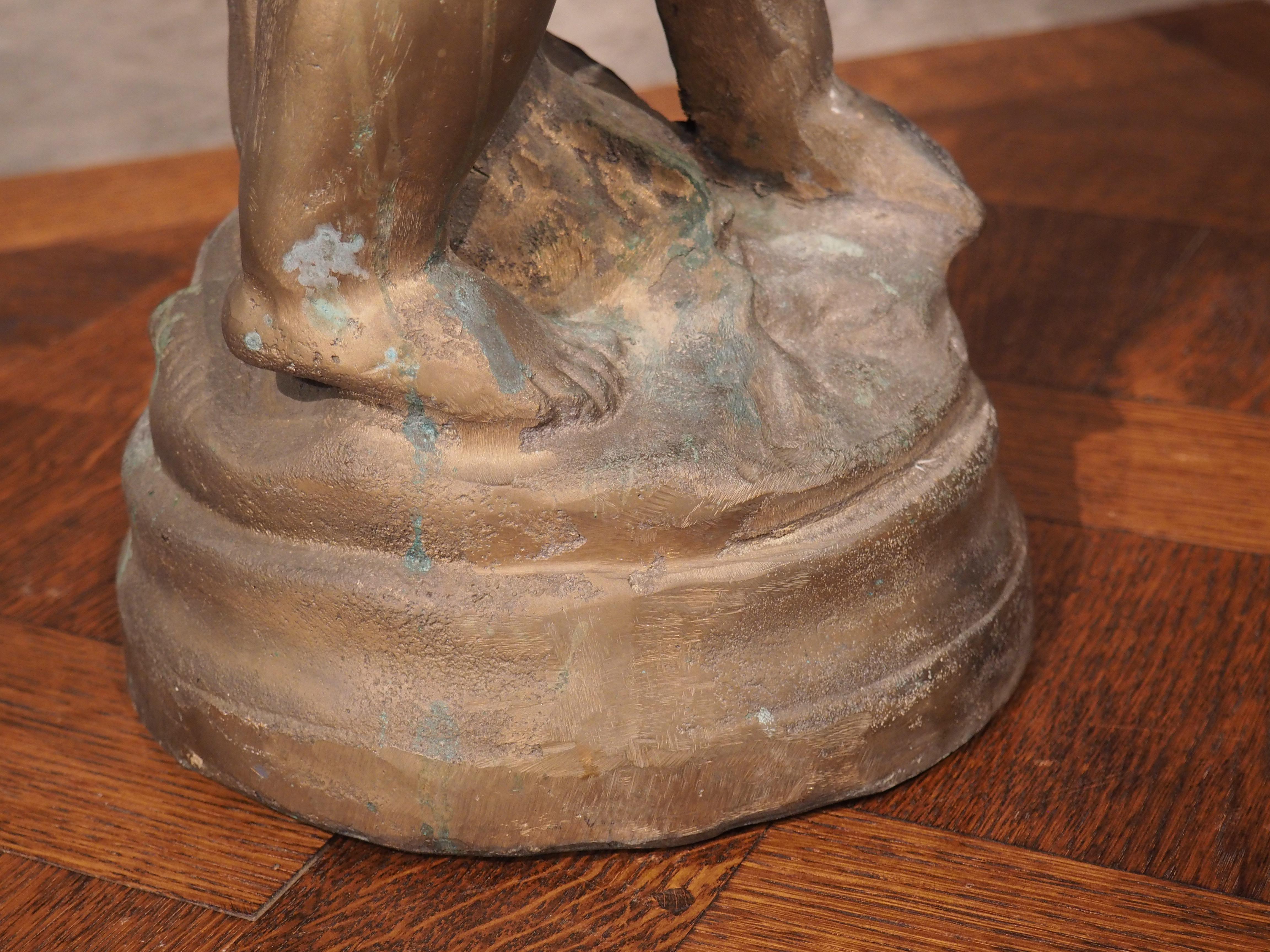 Statue en bronze français du début des années 1900 représentant un garçon et un canard en vente 1