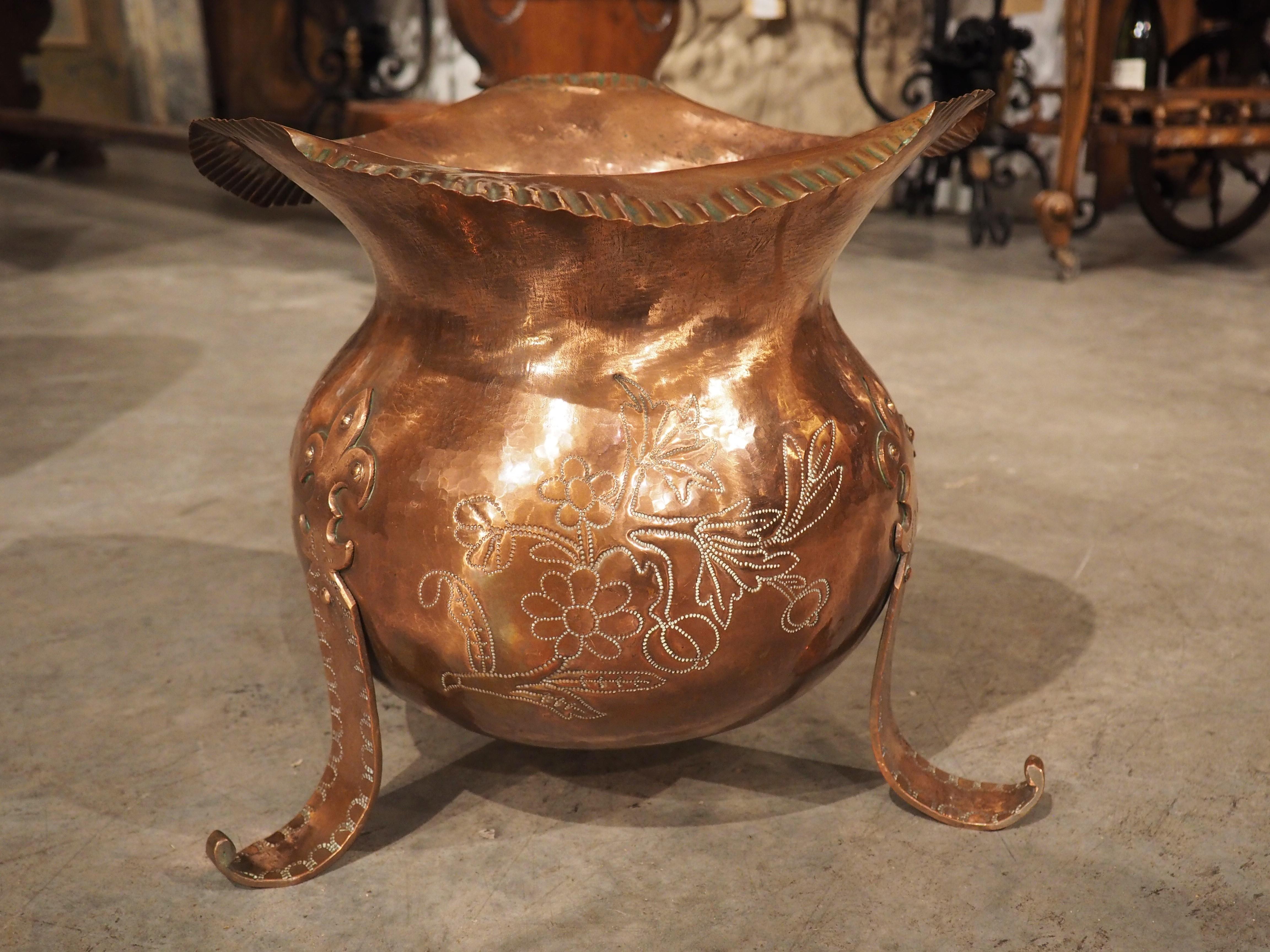 Early 1900s French Copper Cachepot Jardiniere with Scalloped Rim For Sale 6