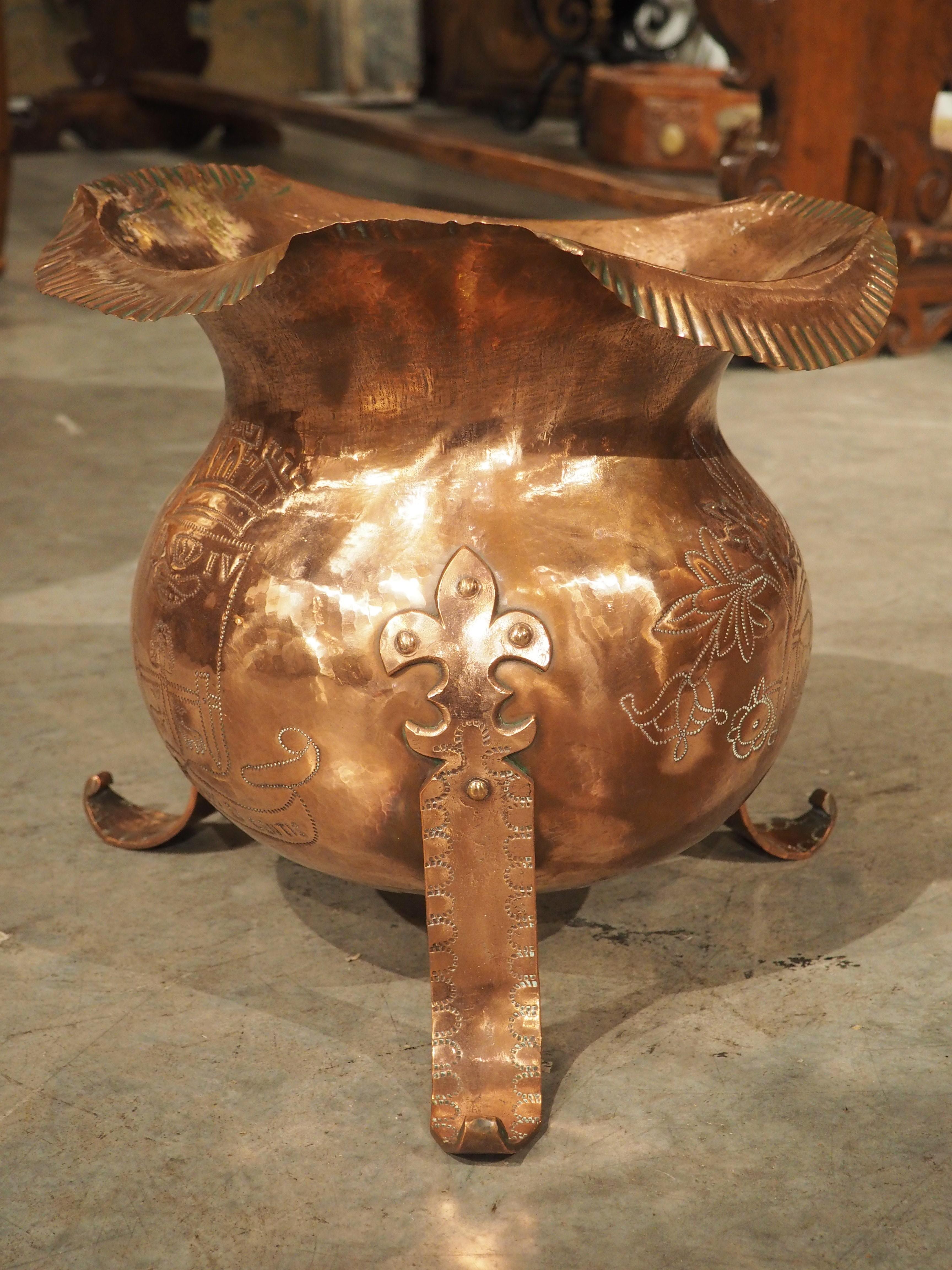 Jardinera Cachepot francesa de cobre de principios de 1900 con borde festoneado en venta 1