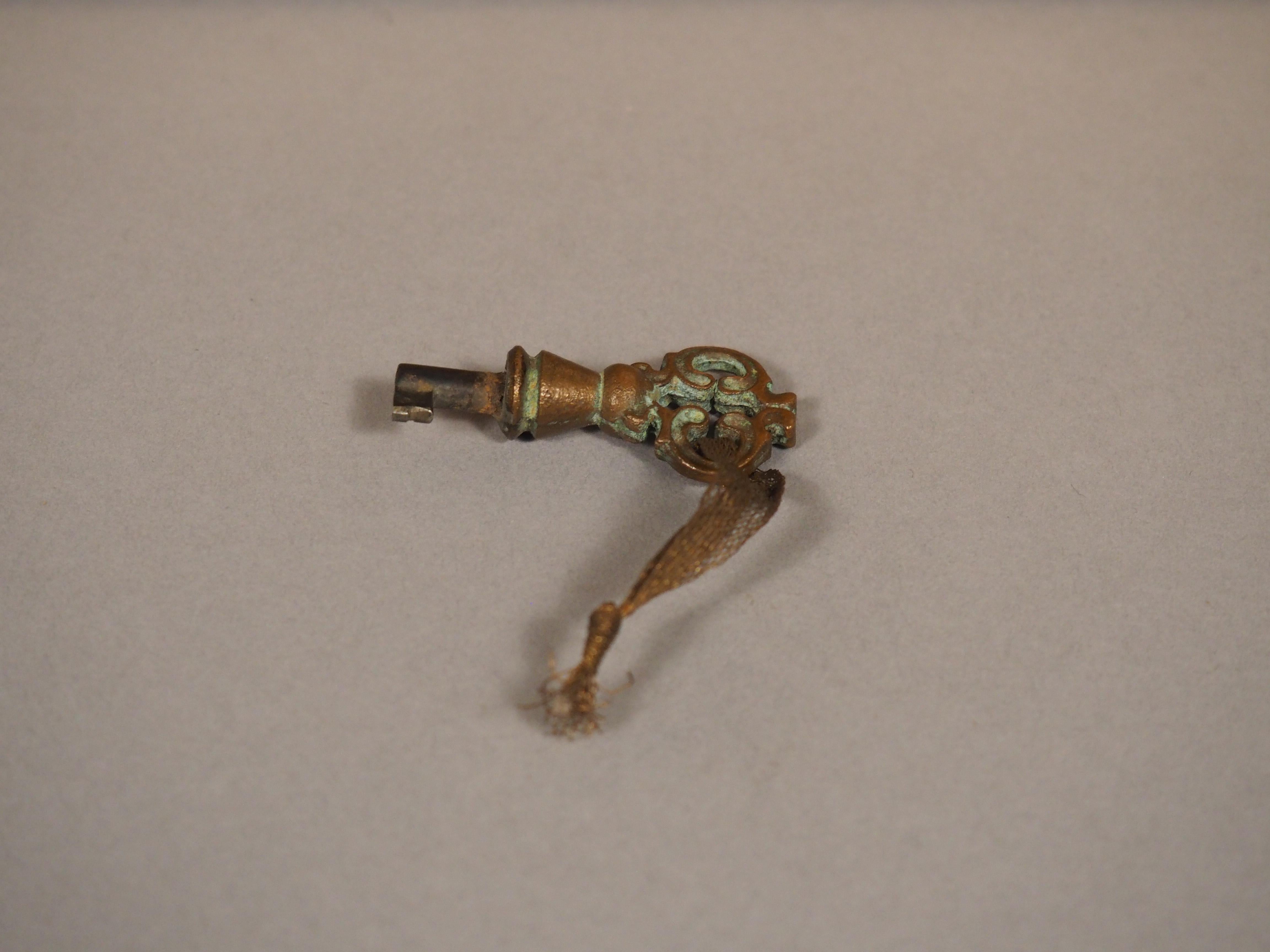 Cassetta delle lettere in pelle goffrata francese dei primi del '900 in vendita 10