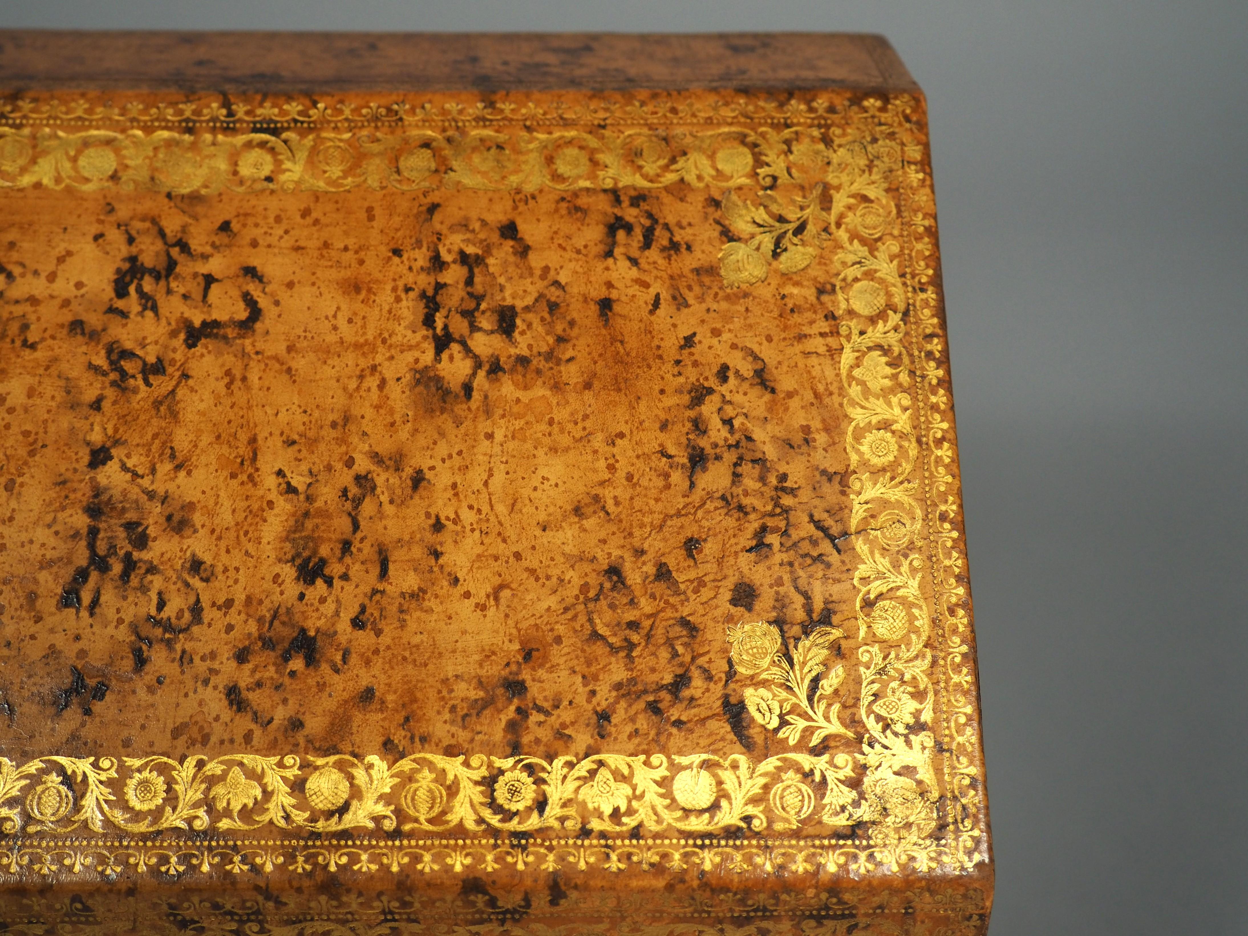 XX secolo Cassetta delle lettere in pelle goffrata francese dei primi del '900 in vendita