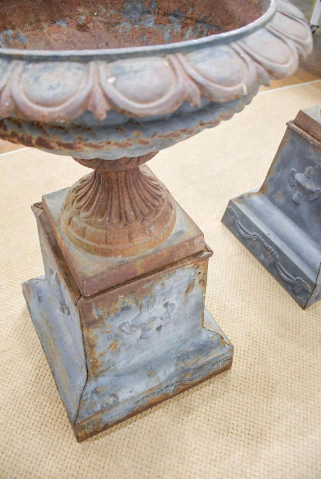 19th Century Early 1900s French Grand Tour Cast Iron Medici Garden Urns IMO Fiske, a Pair