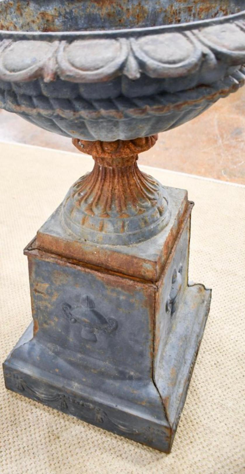 Early 1900s French Grand Tour Cast Iron Medici Garden Urns IMO Fiske, a Pair 1