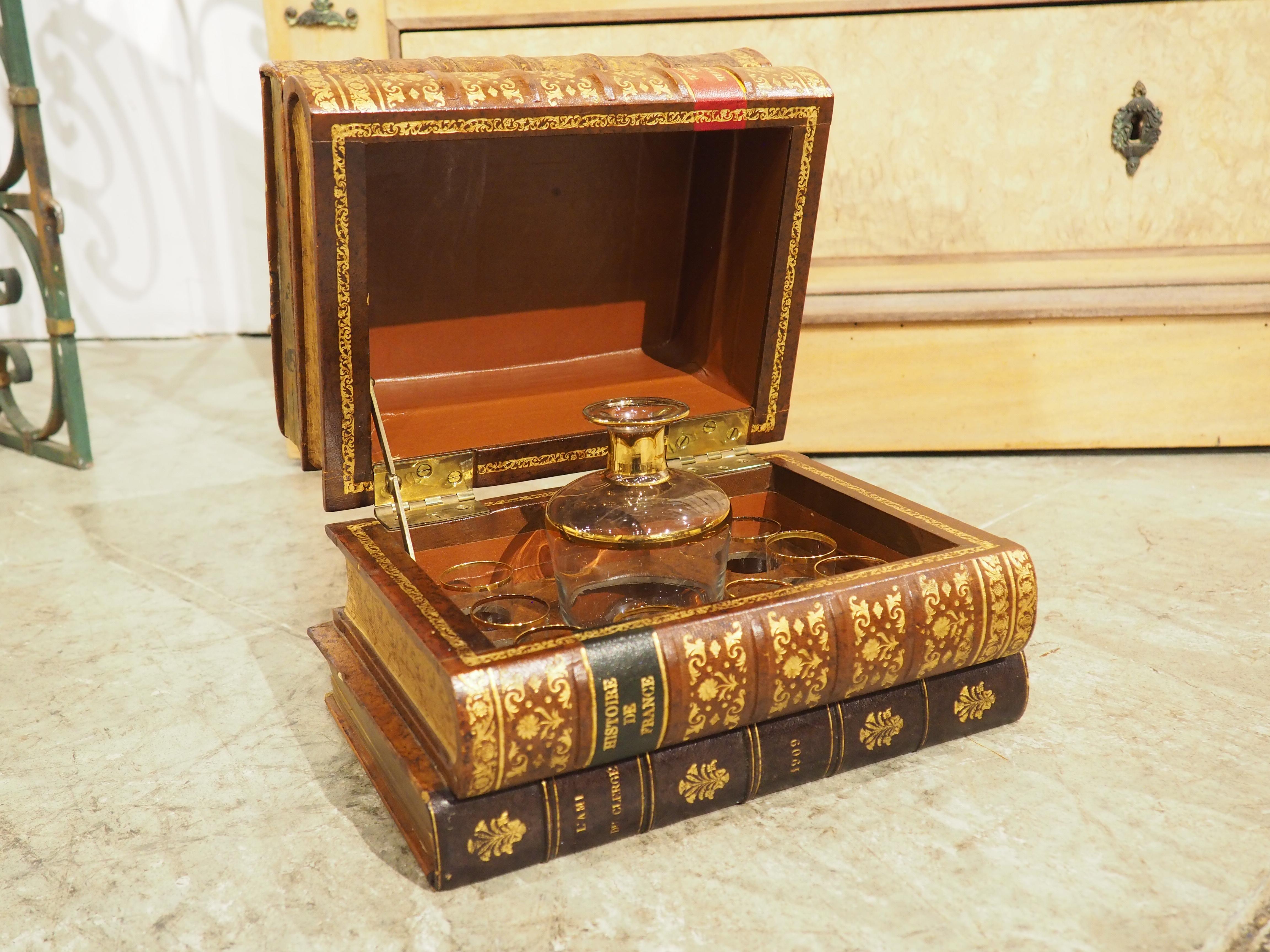Early 1900s French Leather Faux Book Stack Cave a Liqueur In Good Condition In Dallas, TX