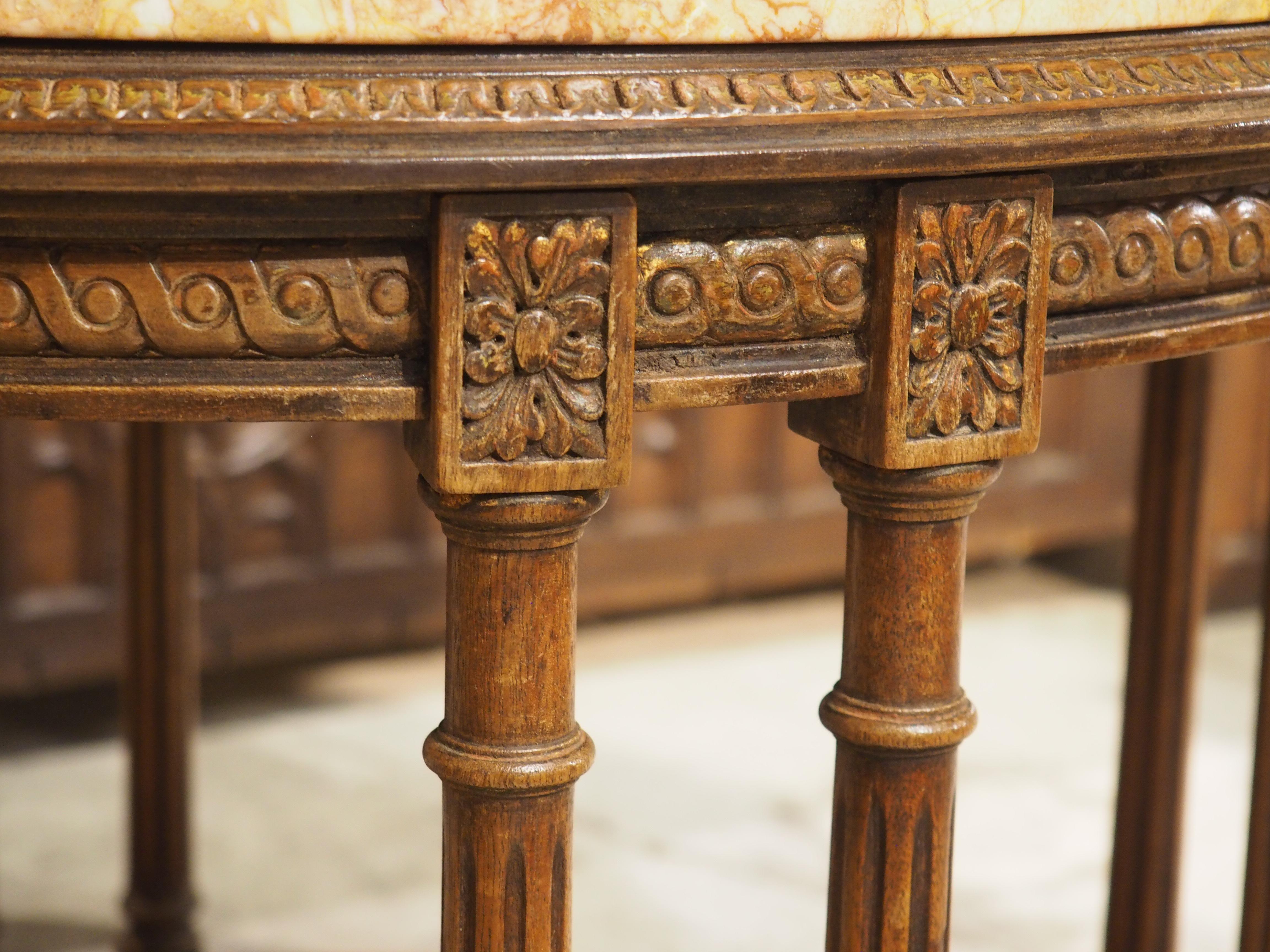 Mesa auxiliar francesa estilo Luis XVI de principios de 1900 con tapa de mármol y parte inferior en forma de bastón en Bueno estado para la venta en Dallas, TX
