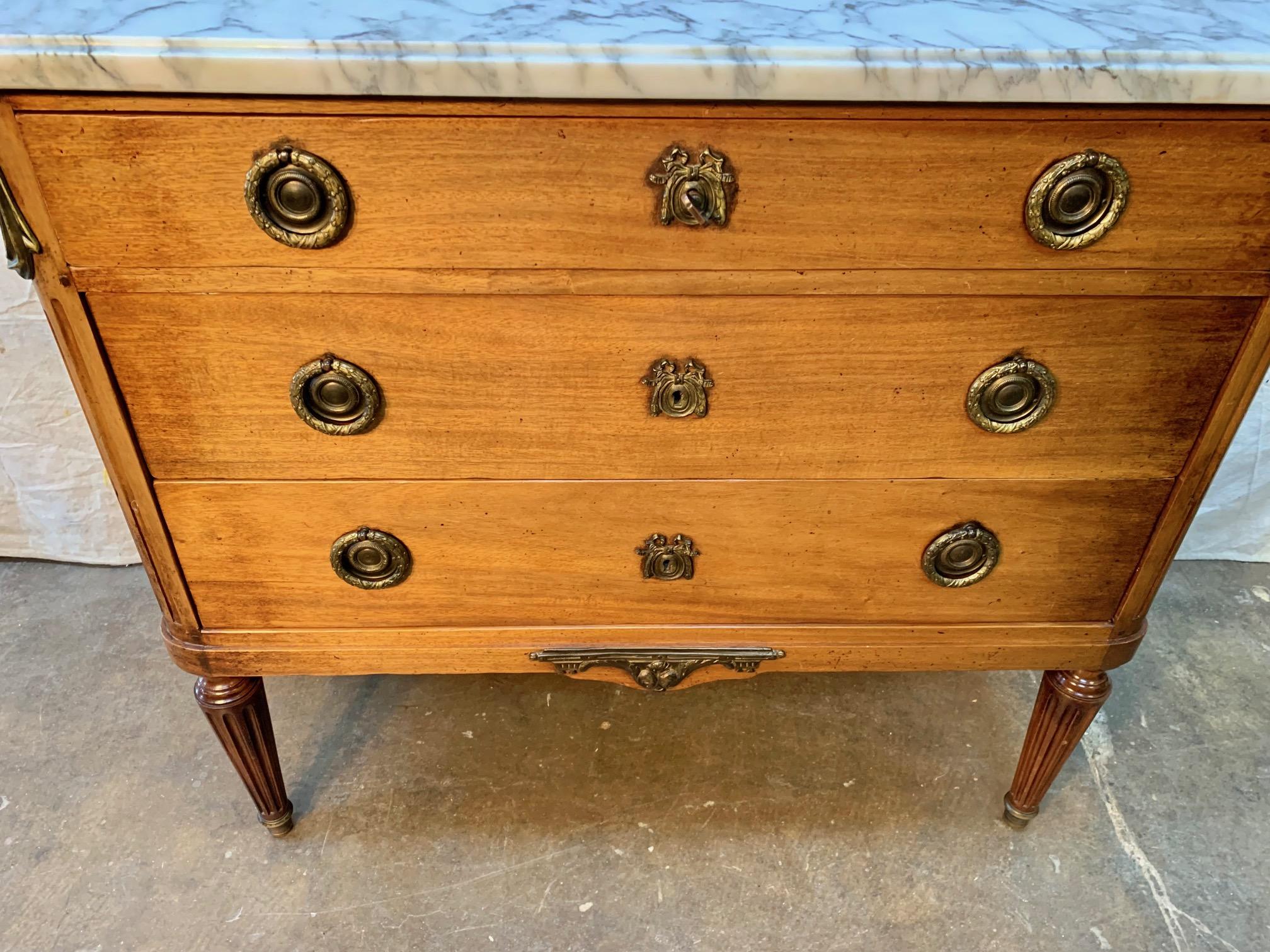 Early 1900s French Louis XVI Walnut Chest of Drawers with Marble Top 1