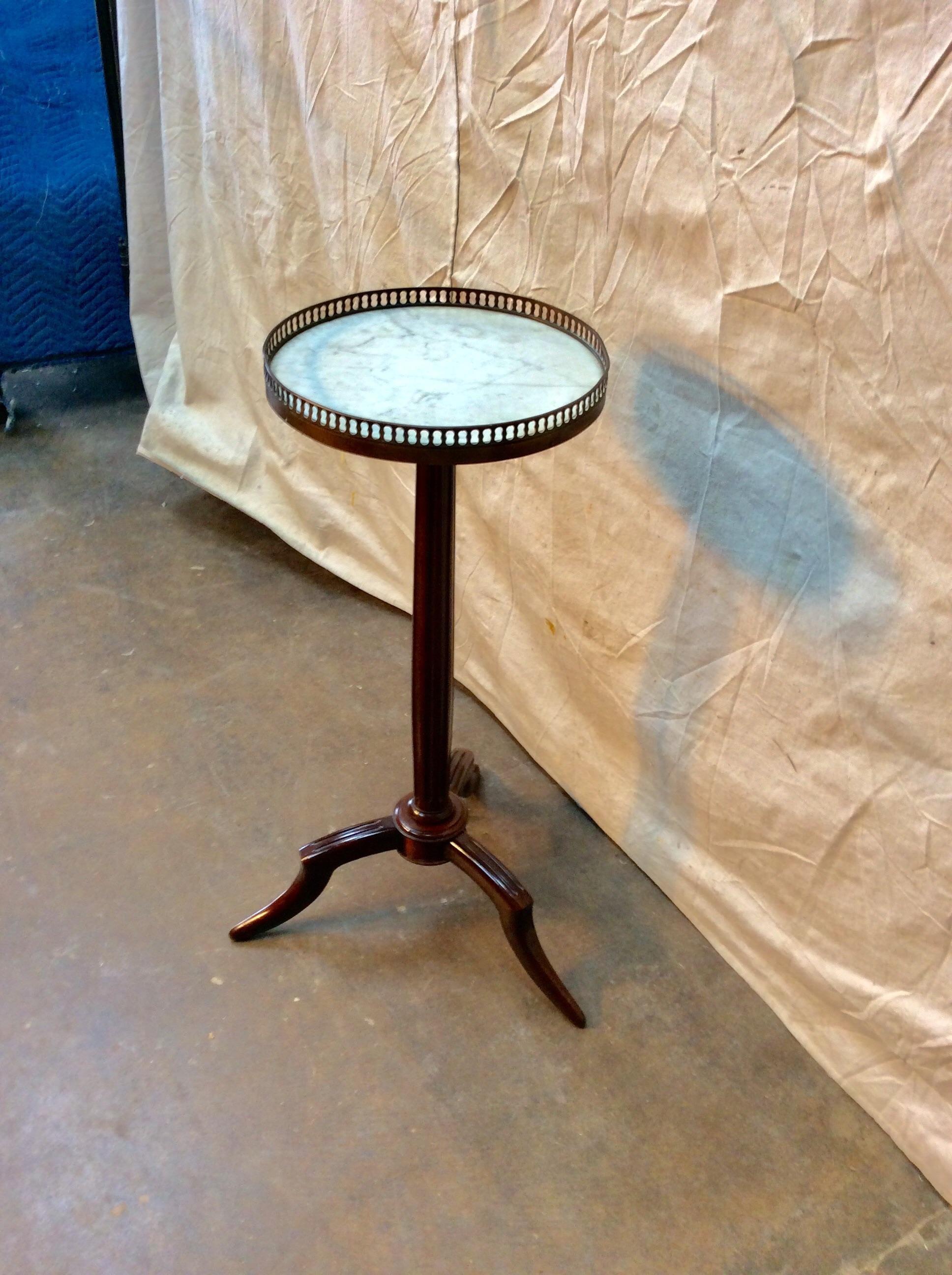 Early 1900s French Mahogany Drink Table with Marble Top and Brass Gallery In Good Condition In Burton, TX