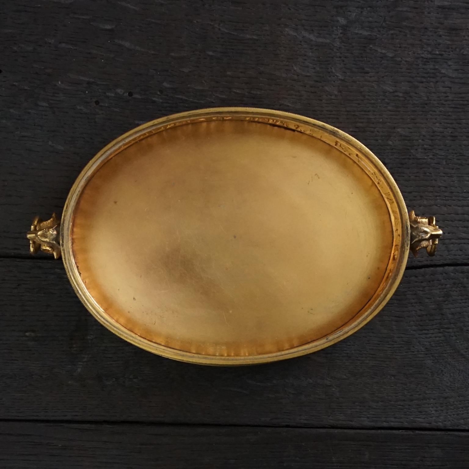 Early 1900s French Neoclassical Oval Brass Jewellery Box with Agate Moth Decor For Sale 14