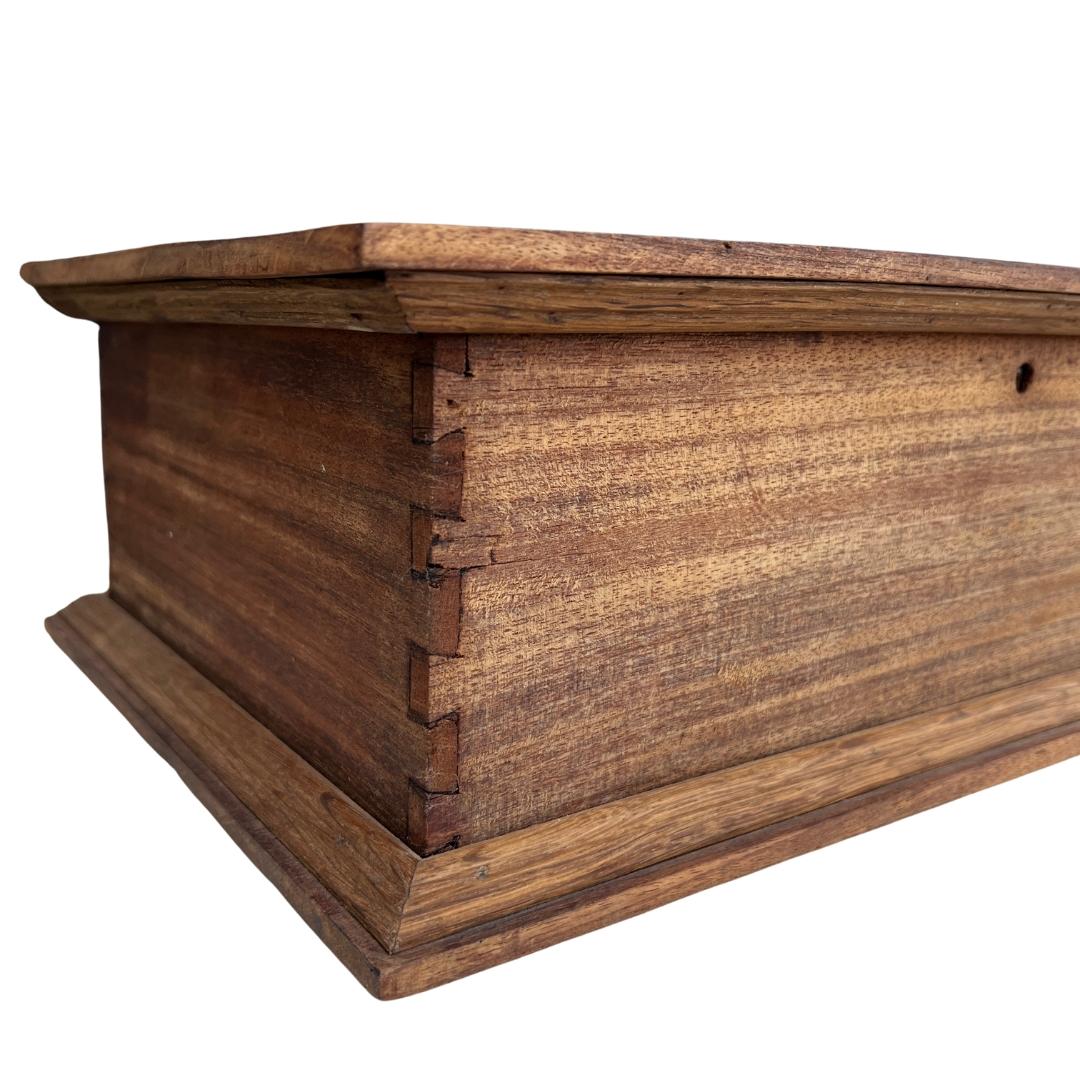 Early 1900s French Oak Box In Good Condition For Sale In Alpharetta, GA