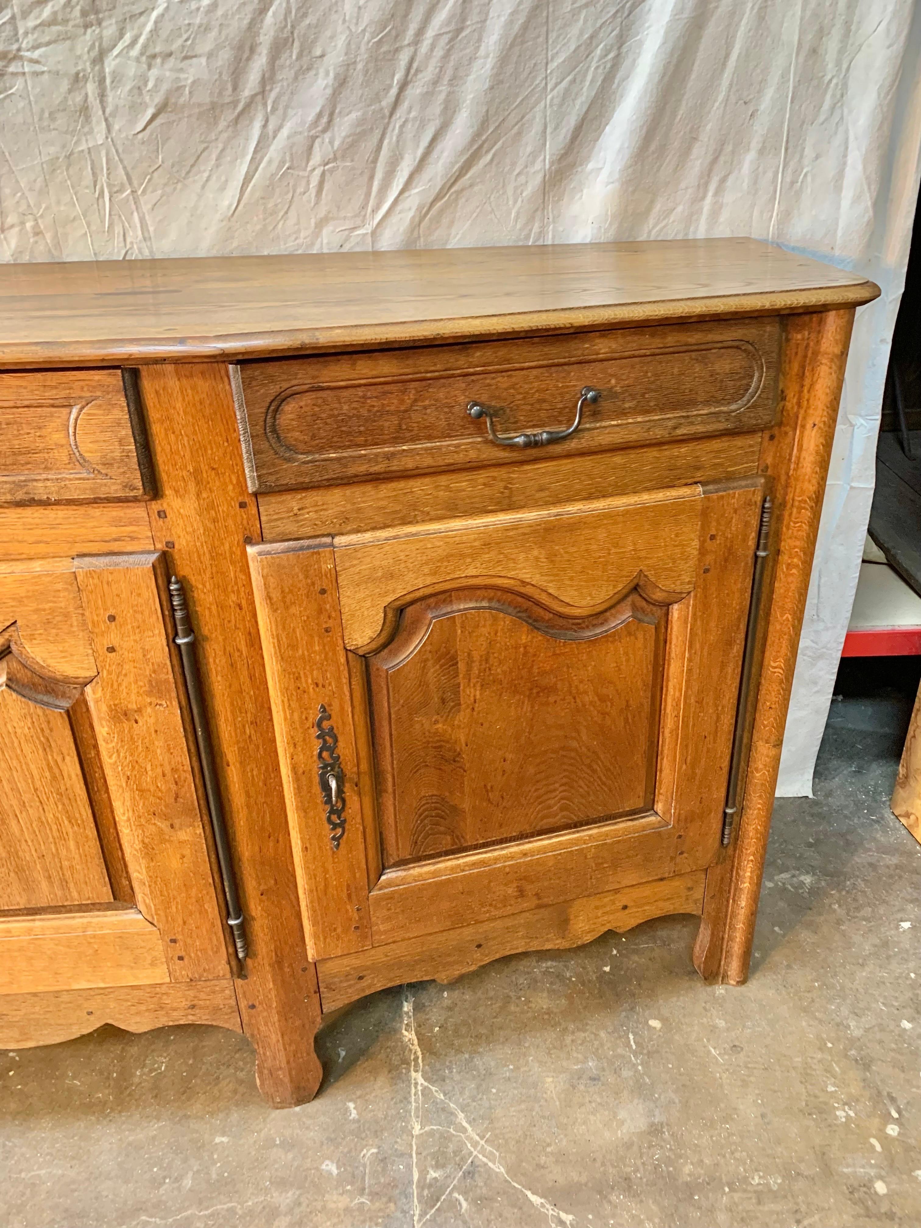 Early 1900s French Provincial Oak Buffet Sideboard In Good Condition For Sale In Burton, TX