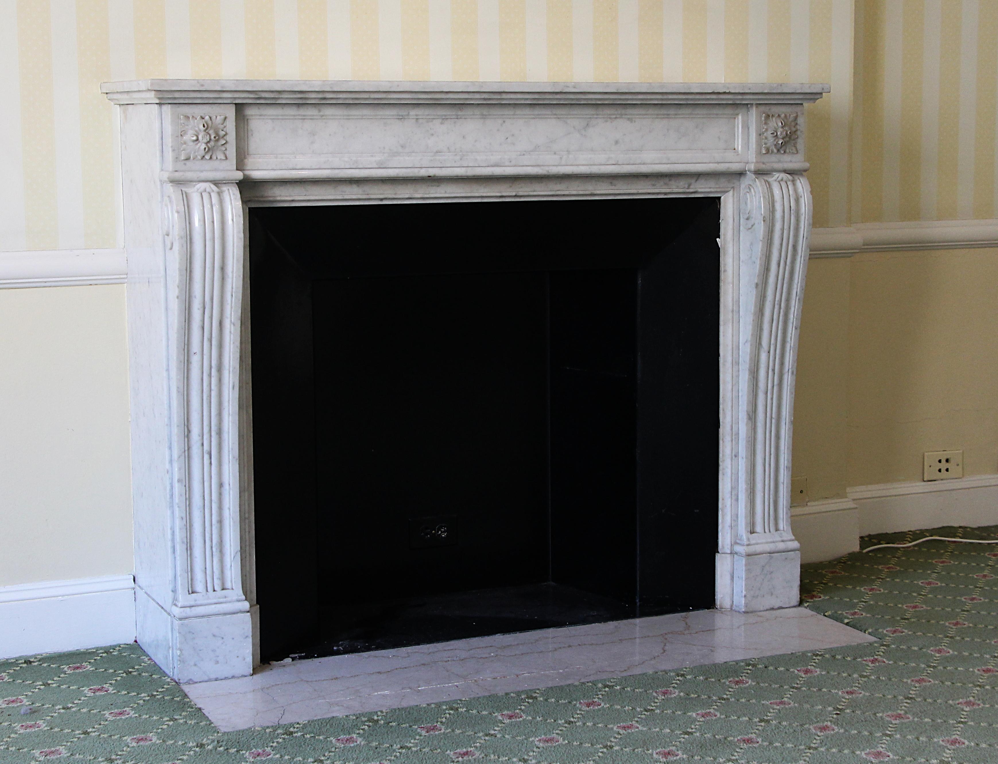 Louis XVI Early 1900s French Regency Carved Carrara Marble Mantel from Waldorf Astoria
