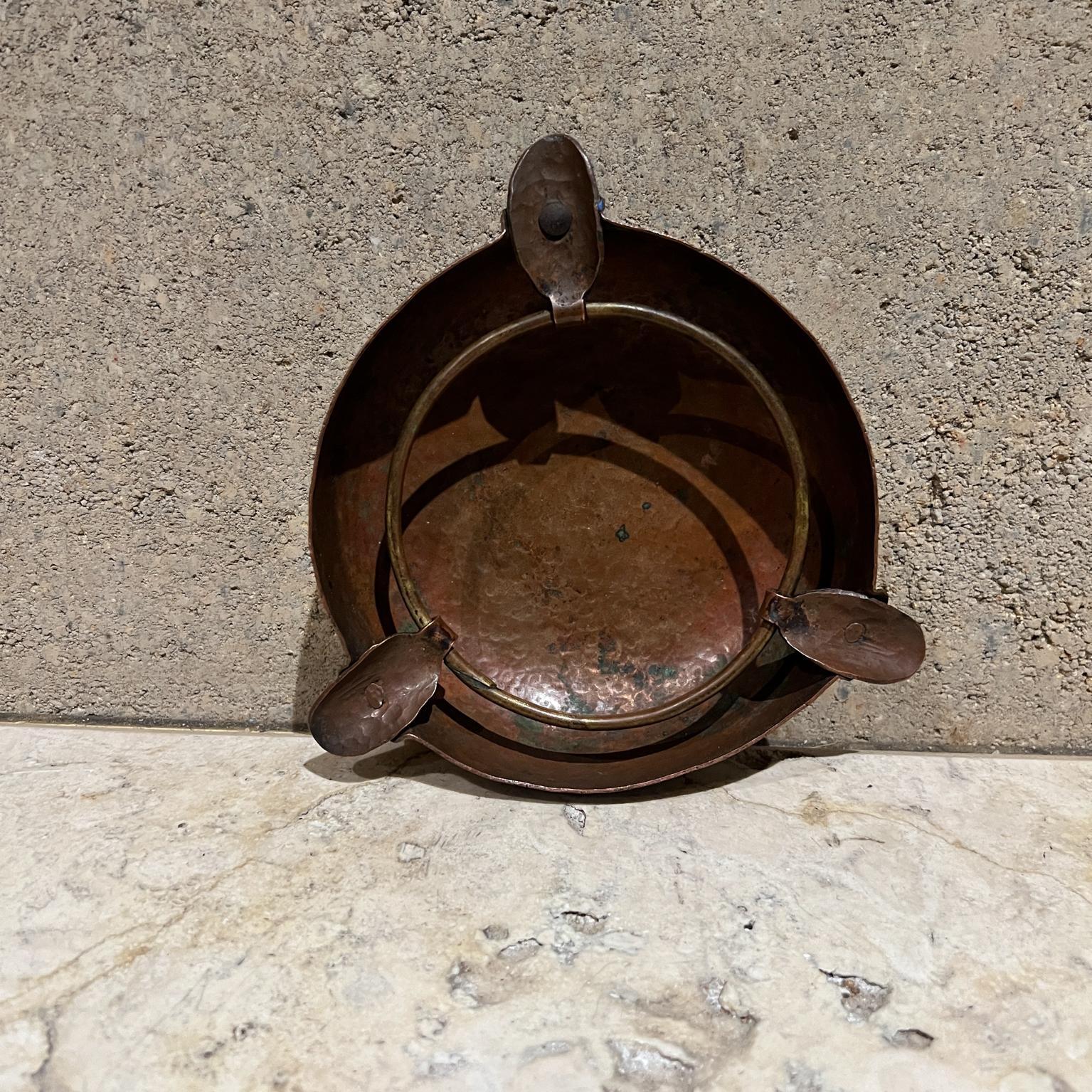 Early 1900s Hammered Copper Ashtray In Good Condition For Sale In Chula Vista, CA