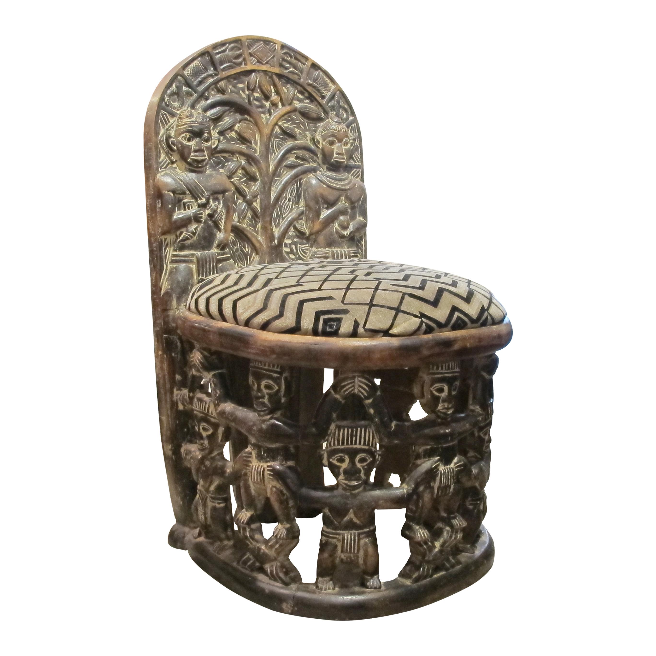 Early 1900s Hand-Carved African Tribal Chairs with Intricate Figurative Detailin In Good Condition For Sale In London, GB