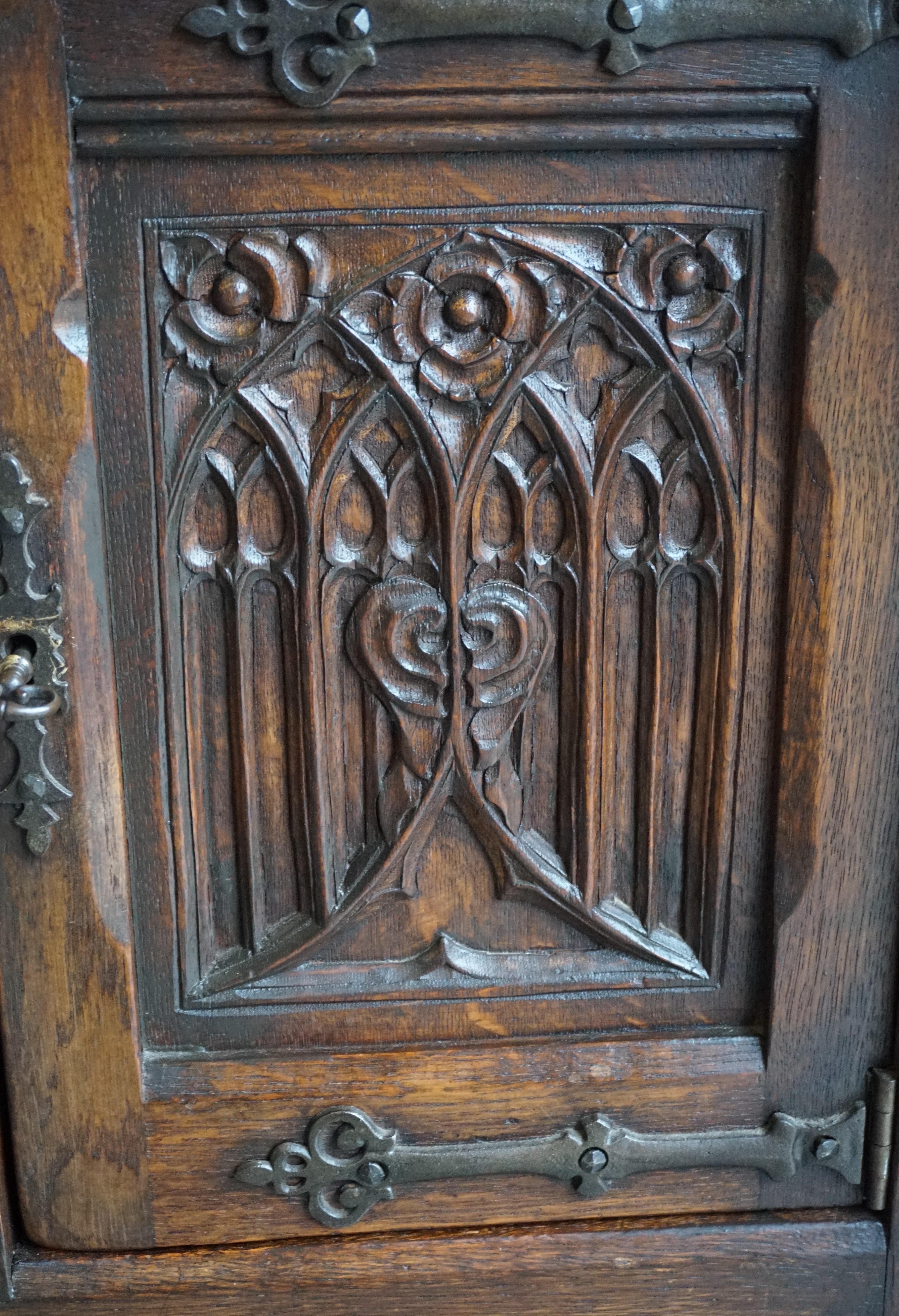 Early 1900s Hand Carved Gothic Revival Oak Drinks Cabinet / Dry Bar with Knights 4
