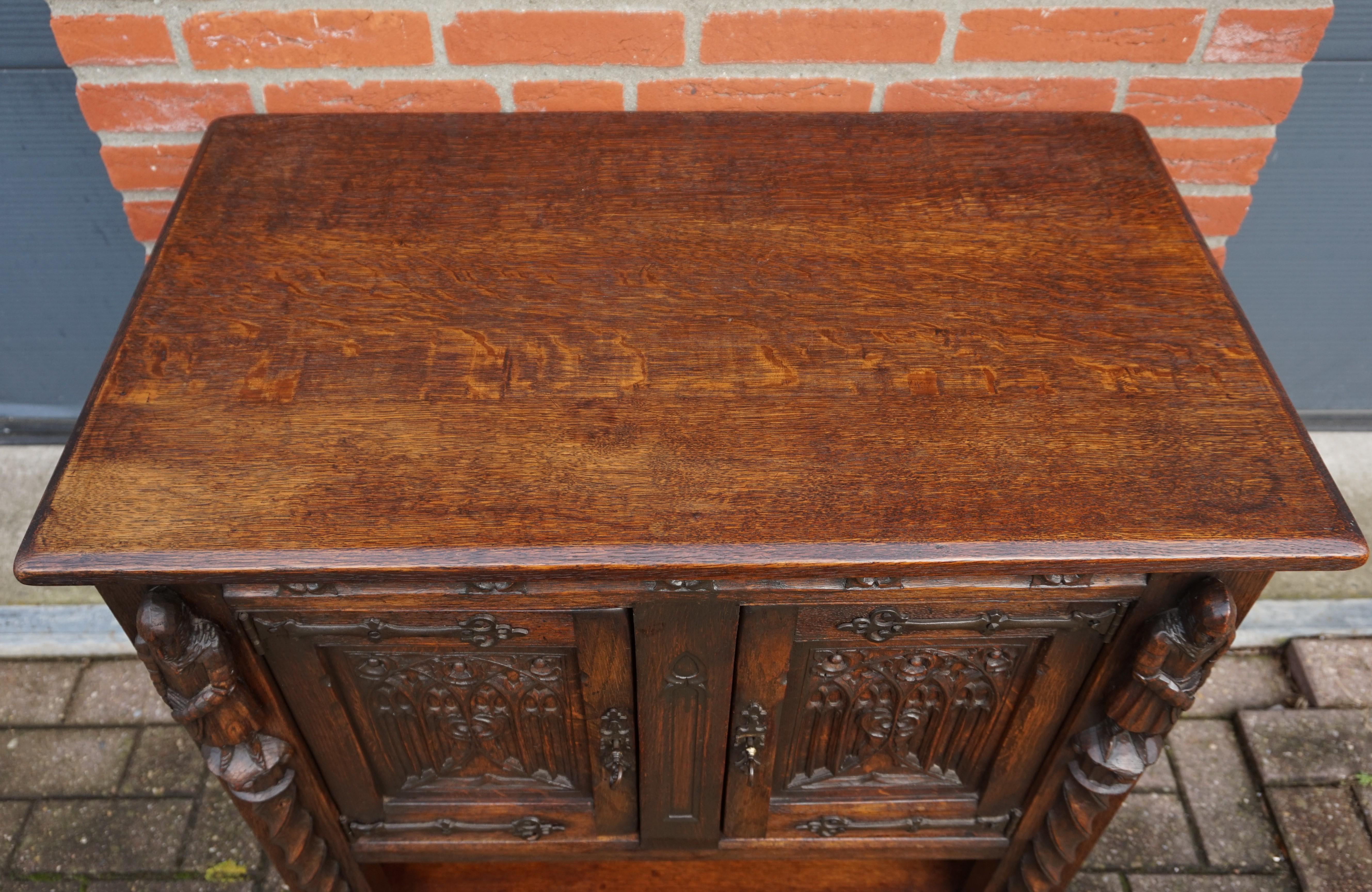 Early 1900s Hand Carved Gothic Revival Oak Drinks Cabinet / Dry Bar with Knights 6