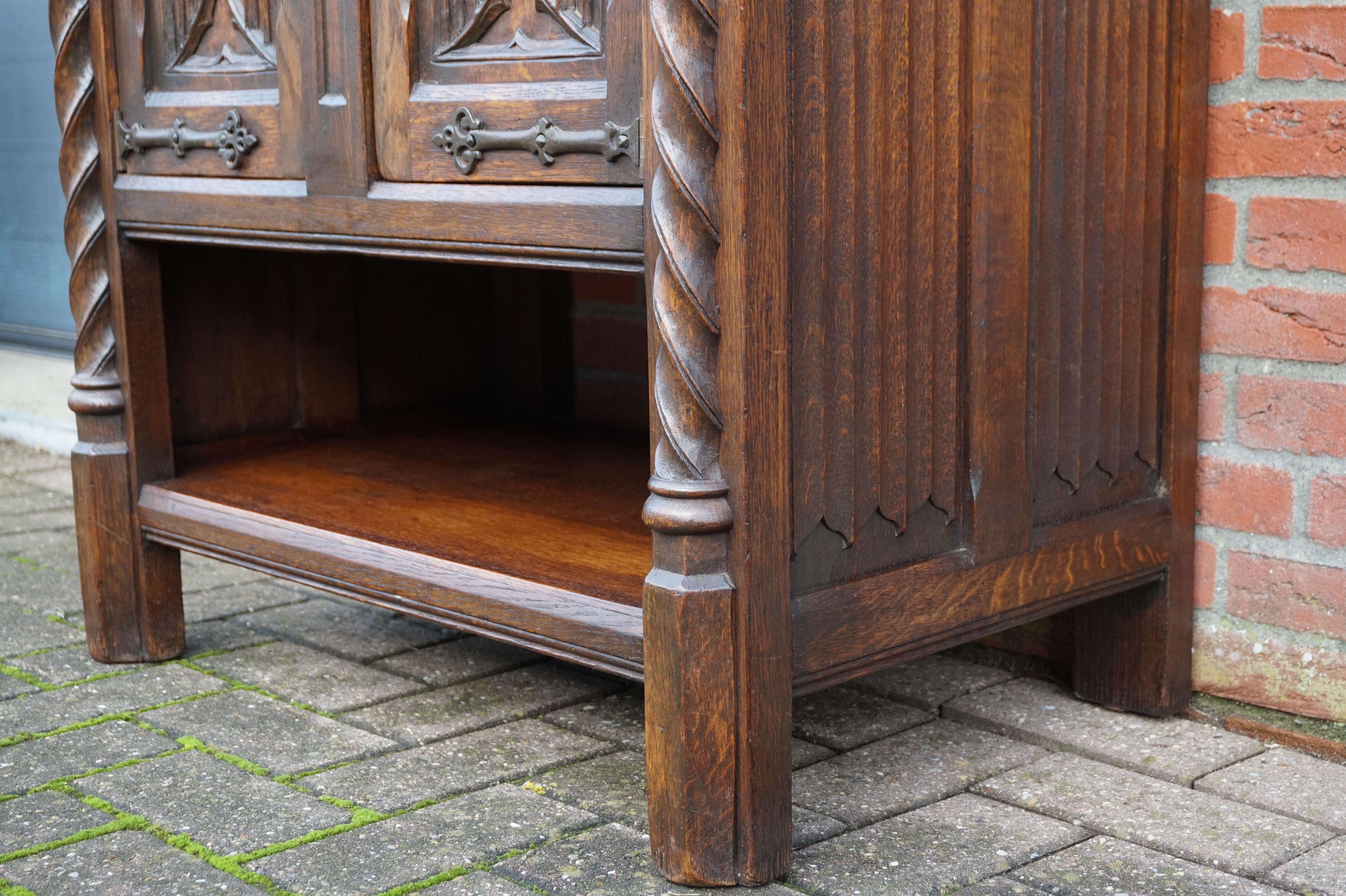 Early 1900s Hand Carved Gothic Revival Oak Drinks Cabinet / Dry Bar with Knights 9