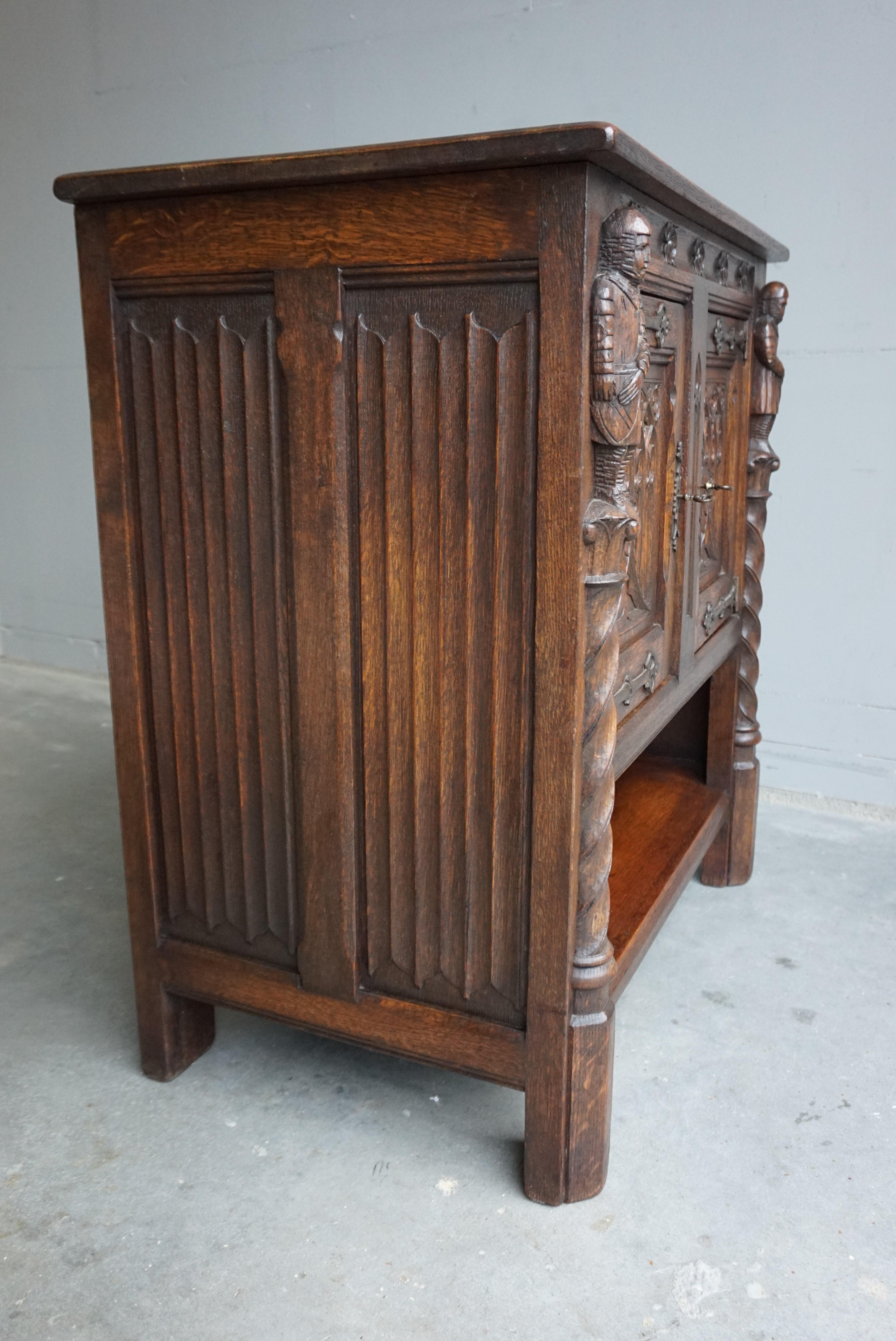 Early 1900s Hand Carved Gothic Revival Oak Drinks Cabinet / Dry Bar with Knights In Excellent Condition In Lisse, NL