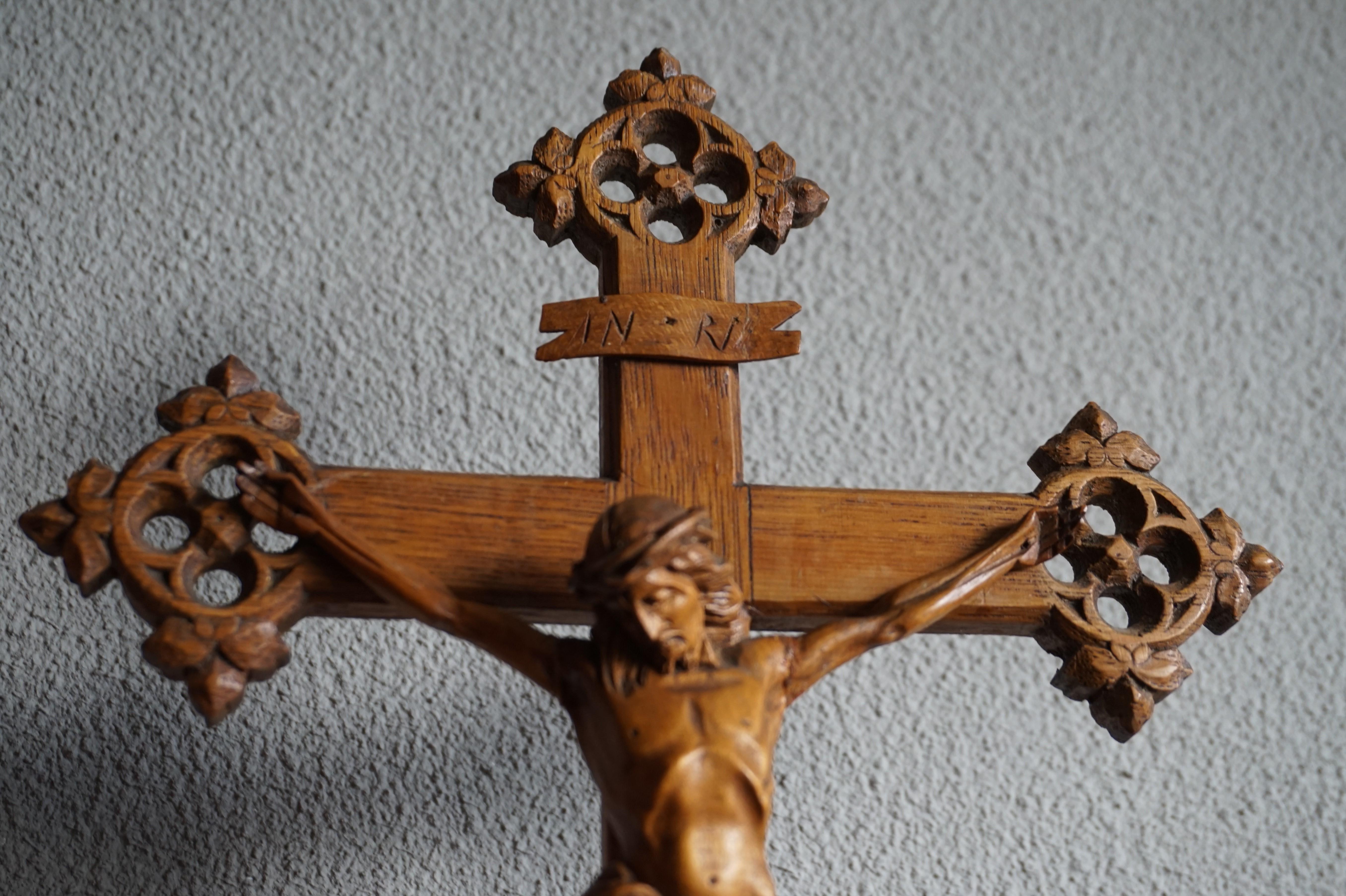 20th Century Early 1900s Hand Carved Gothic Revival Table Crucifix with Corpus of Christ 1910