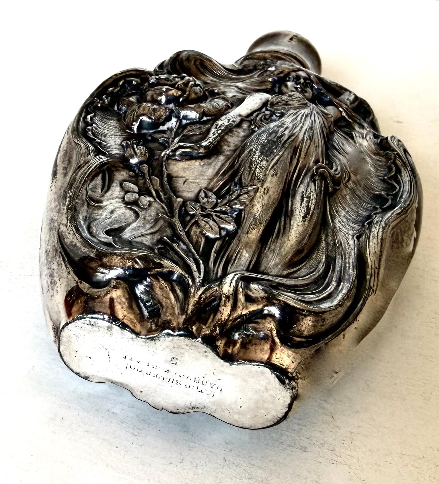 Early 1900's Highly Decorated Silver Plated Flask. Victor Silver Co. Ca. 1905 In Good Condition For Sale In Incline Village, NV