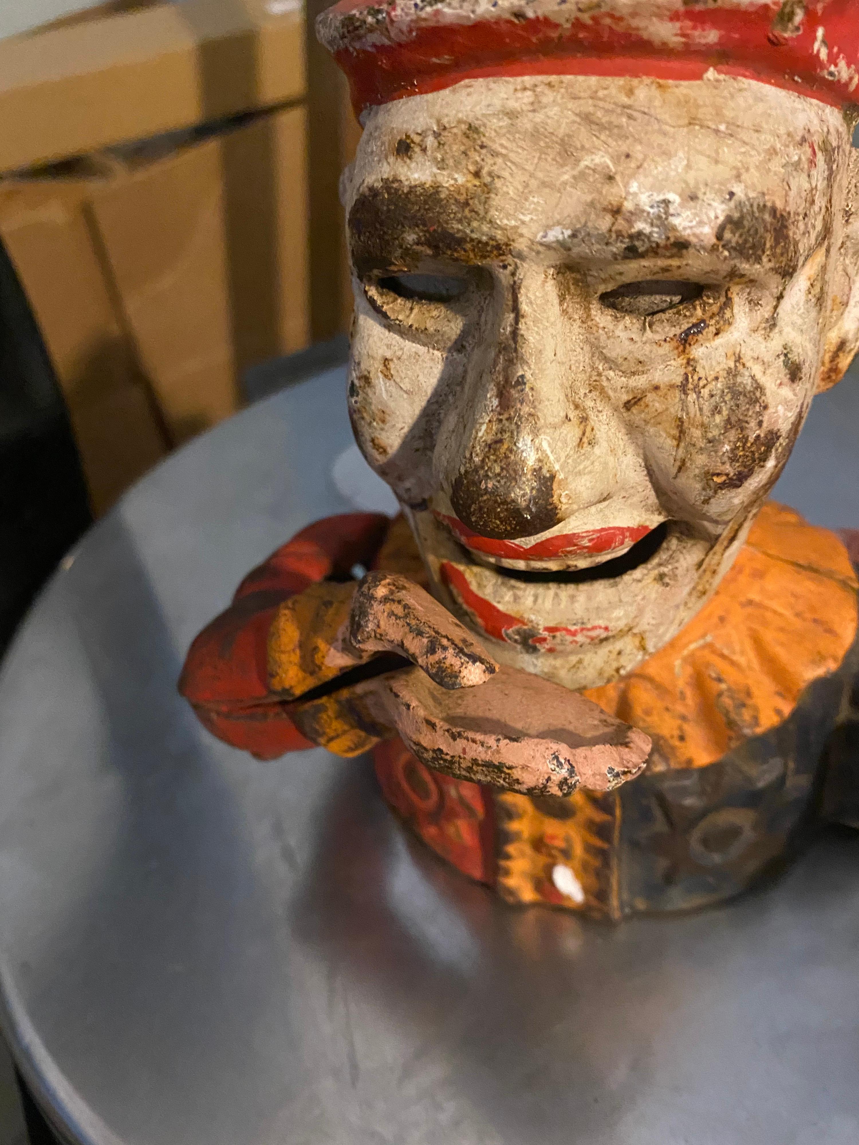 Tirelire mécanique en fonte du début des années 1900 en forme de clown de cirque Humpty Dumpty en vente 3