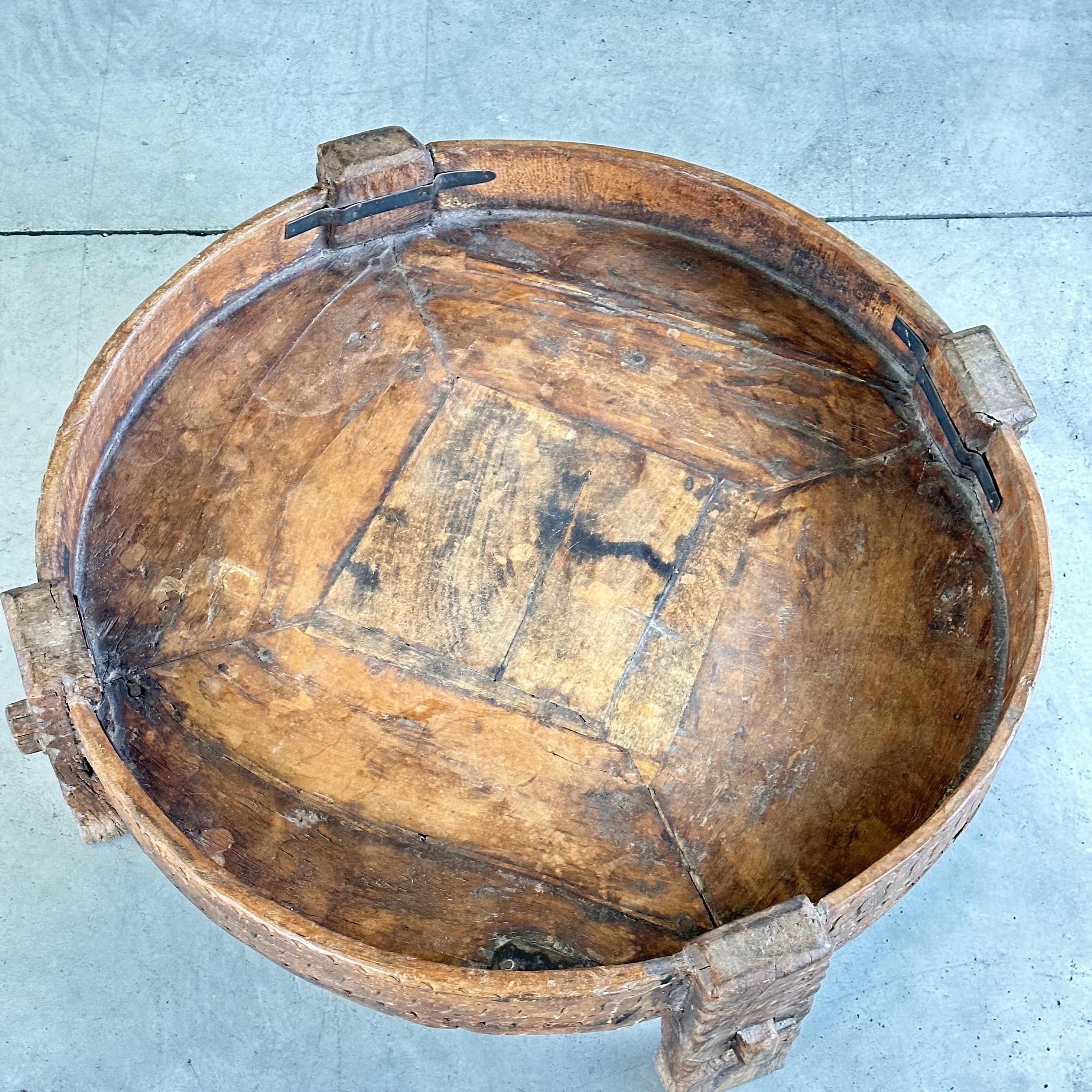 Table basse chakki Grinder indienne du début des années 1900 en vente 4