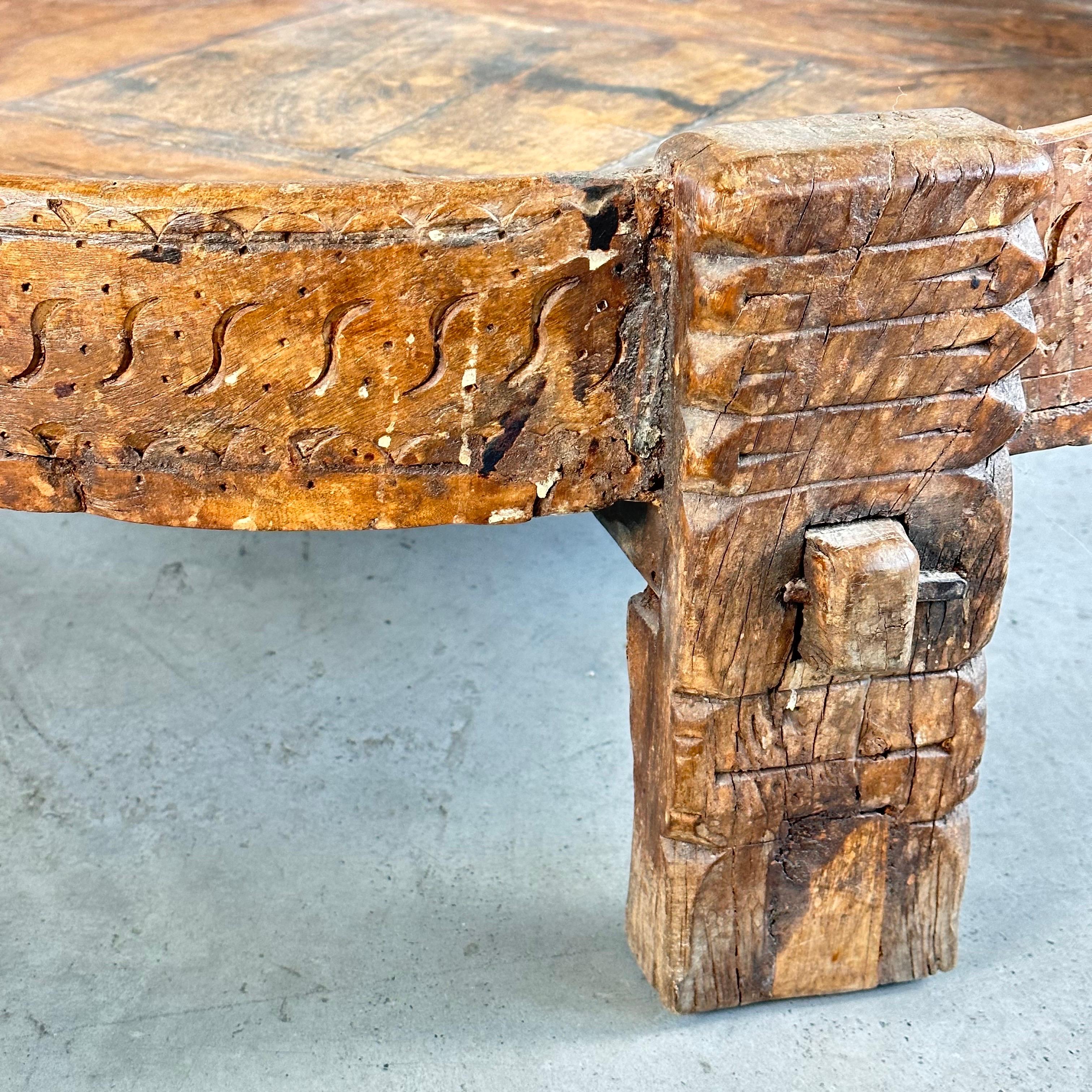 Table basse chakki Grinder indienne du début des années 1900 en vente 10