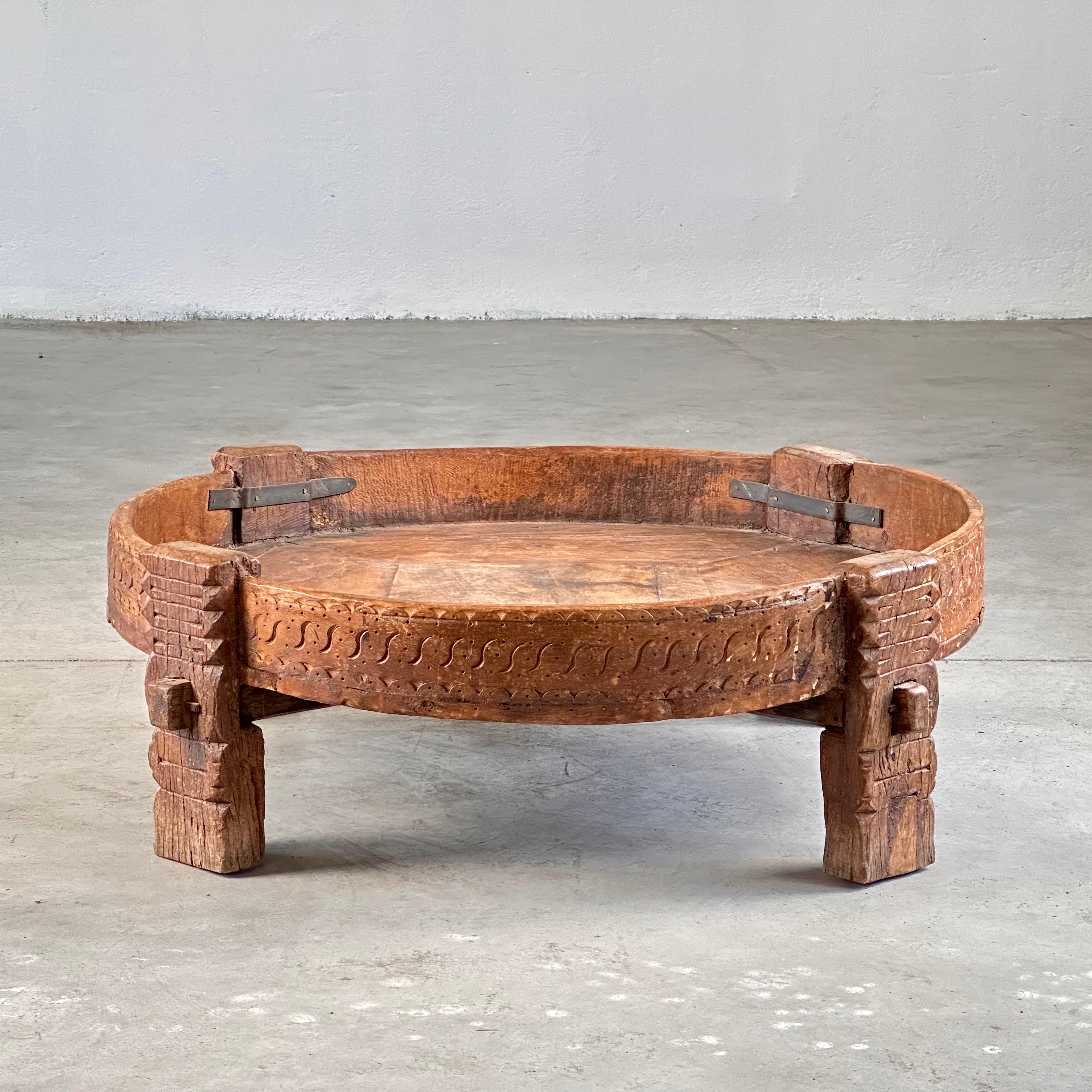 Tribal Table basse chakki Grinder indienne du début des années 1900 en vente
