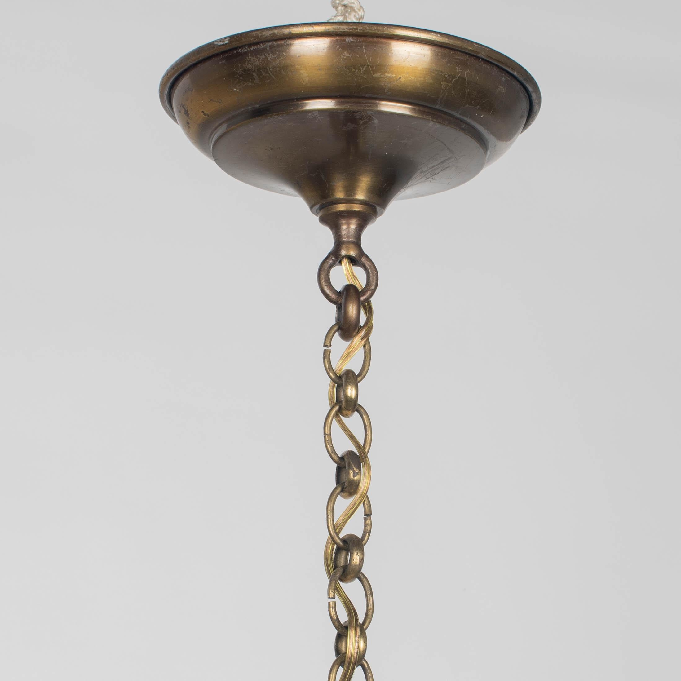 Primi anni del 1900  Lampadario a 8 luci in ottone e prisma in stile Luigi XV in vendita 5