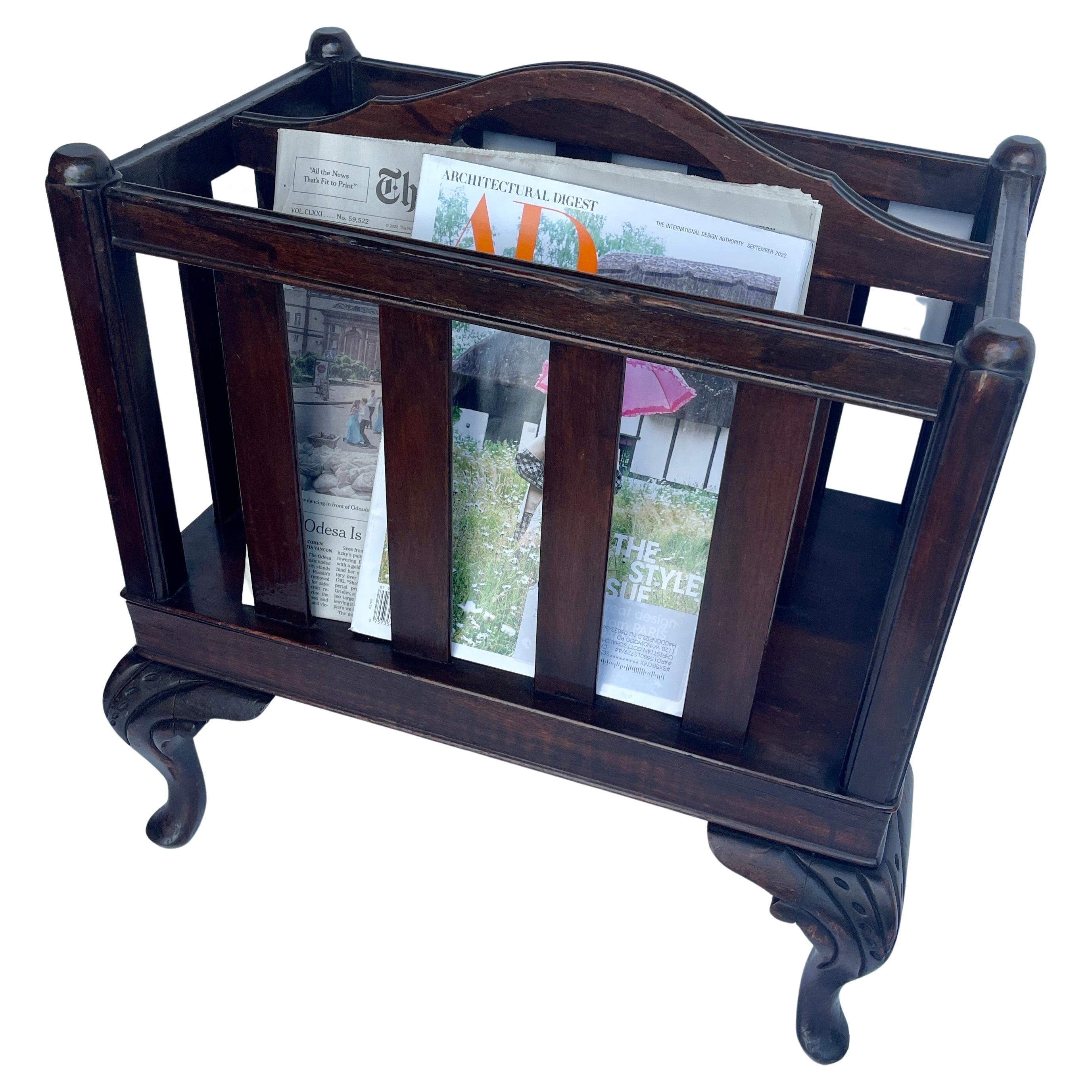 Porte-bagages en acajou de style Regency anglais du début du 20e siècle avec deux compartiments pour les magazines ou les disques.
