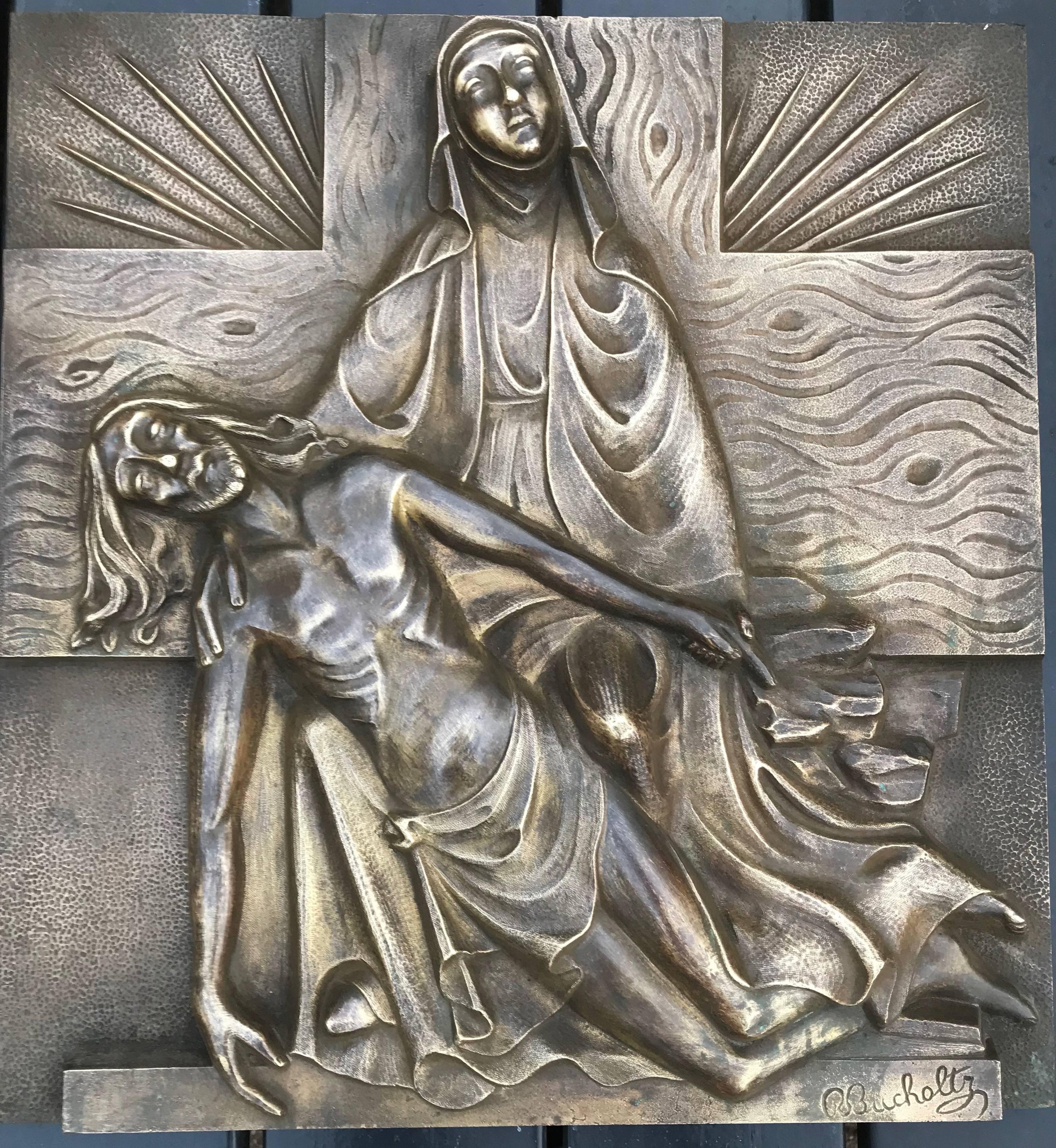 Plaque murale en bronze en relief représentant la Pieta, datant du début des années 1900, marquée d'époque Art déco en vente 3