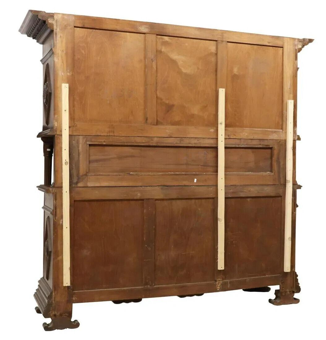 Monumental, geschnitzt, Renaissance Revival, Nussbaum, Sideboards, 2er-Set, 1900er Jahre! (20. Jahrhundert) im Angebot