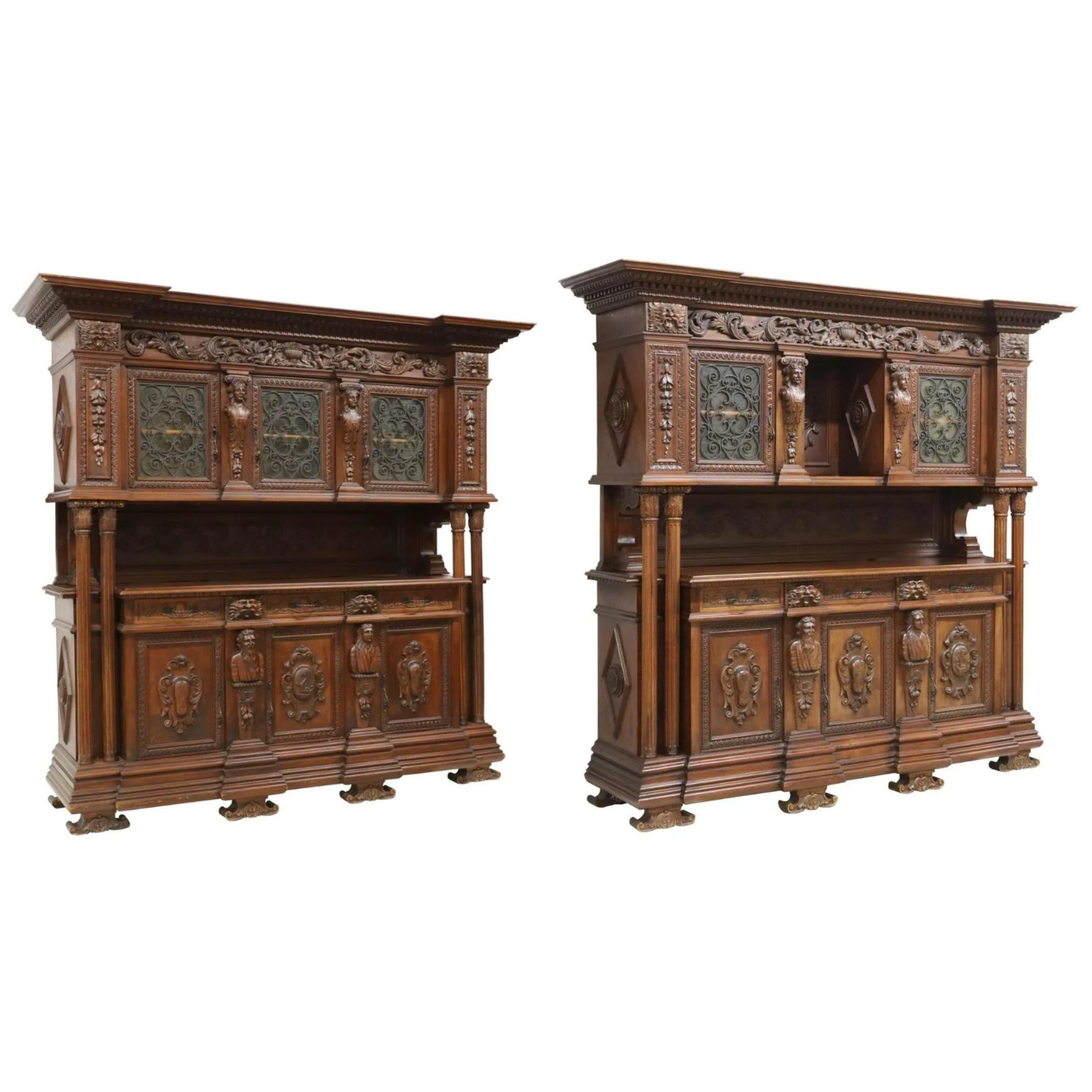 E. 1900 Monumental, sculpté, Revive Renaissance, Noyer, Buffets, Ensemble de 2 ! en vente